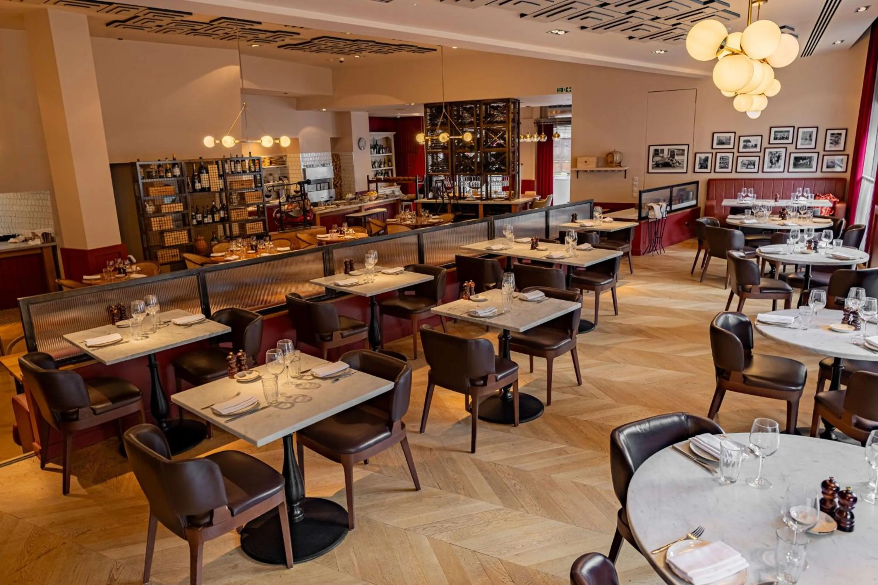 Restaurant/places to eat in Park Plaza Victoria London