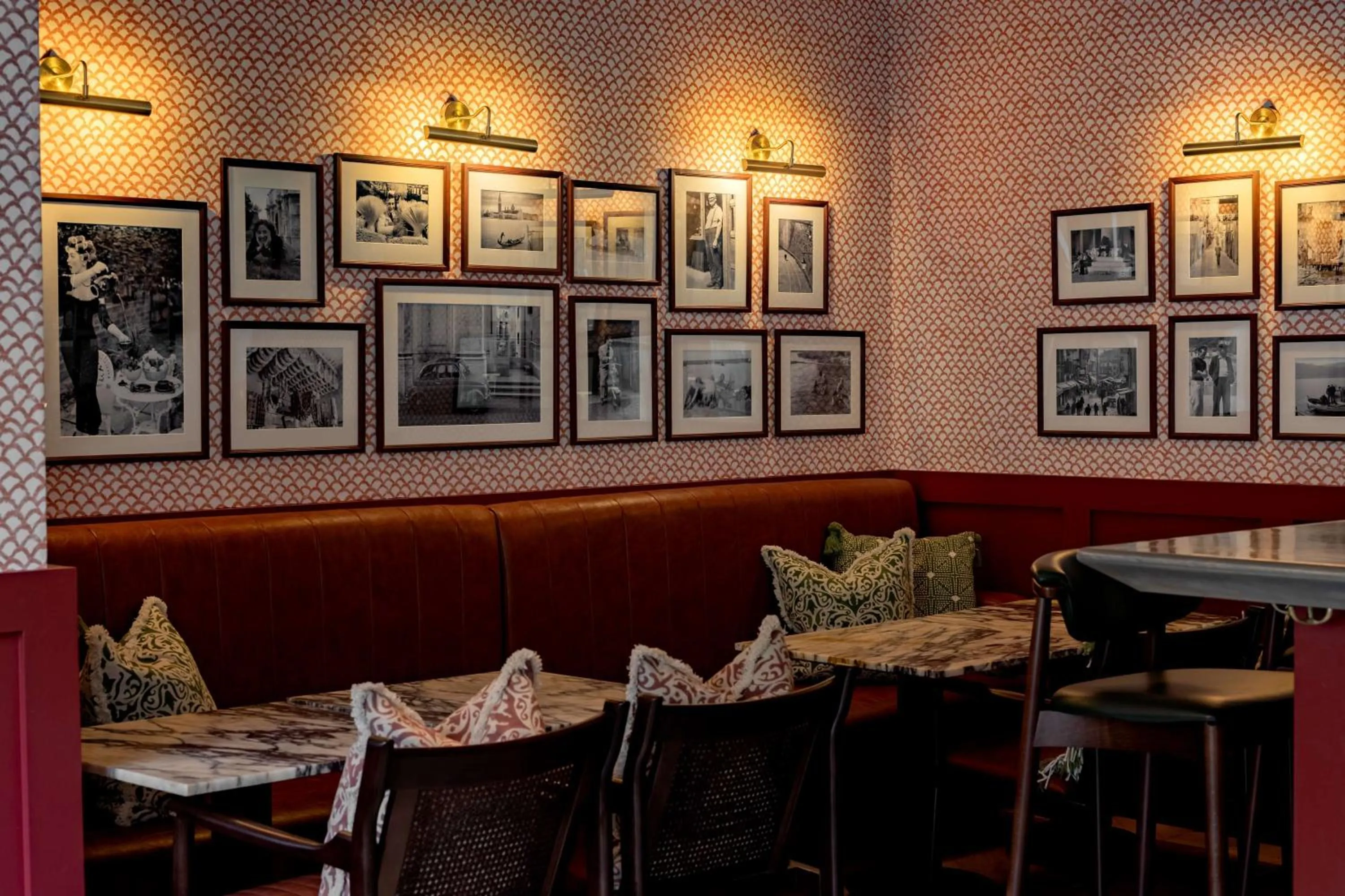 Restaurant/places to eat in Park Plaza Victoria London