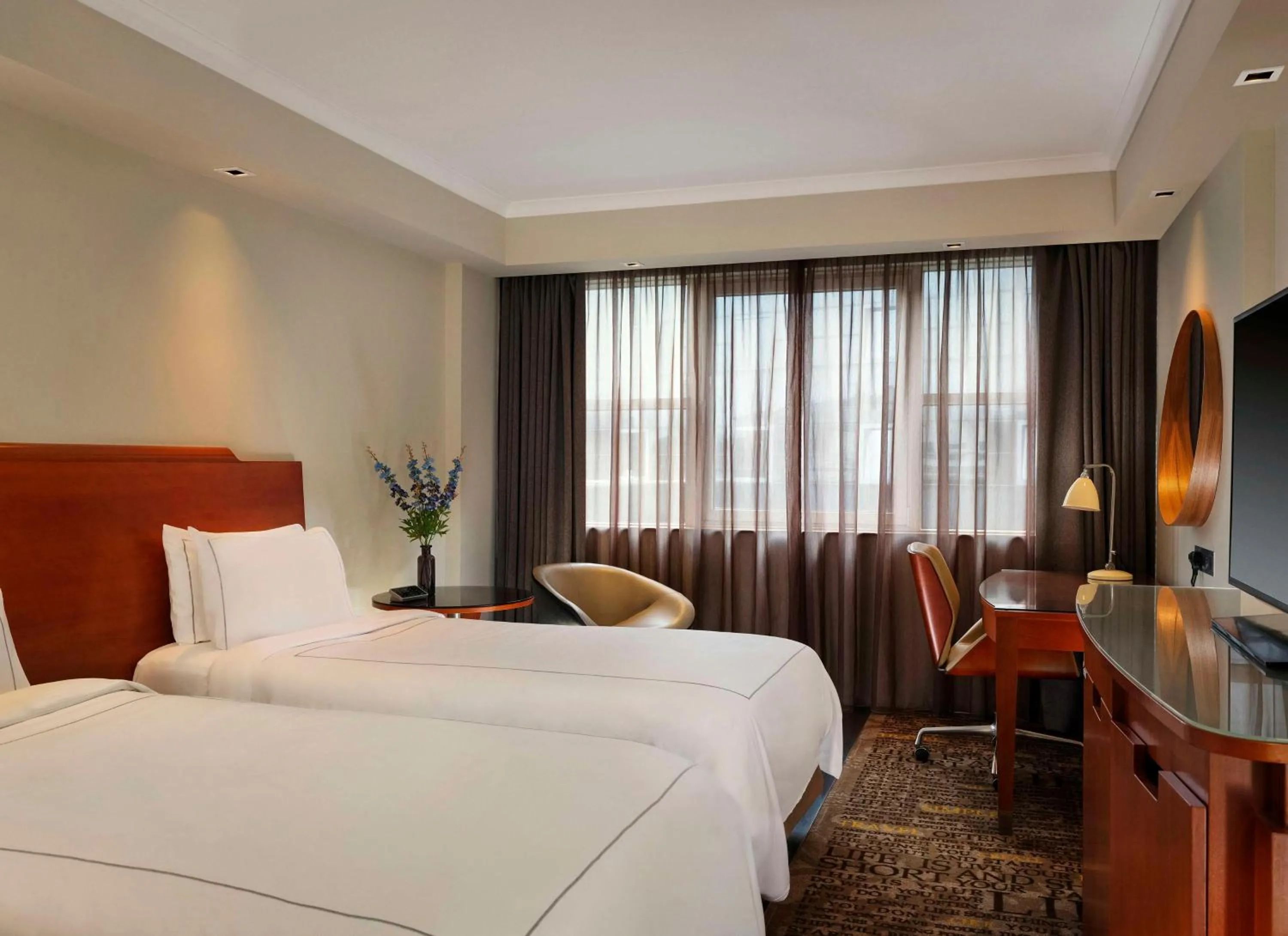 Bedroom, Bed in Park Plaza Victoria London