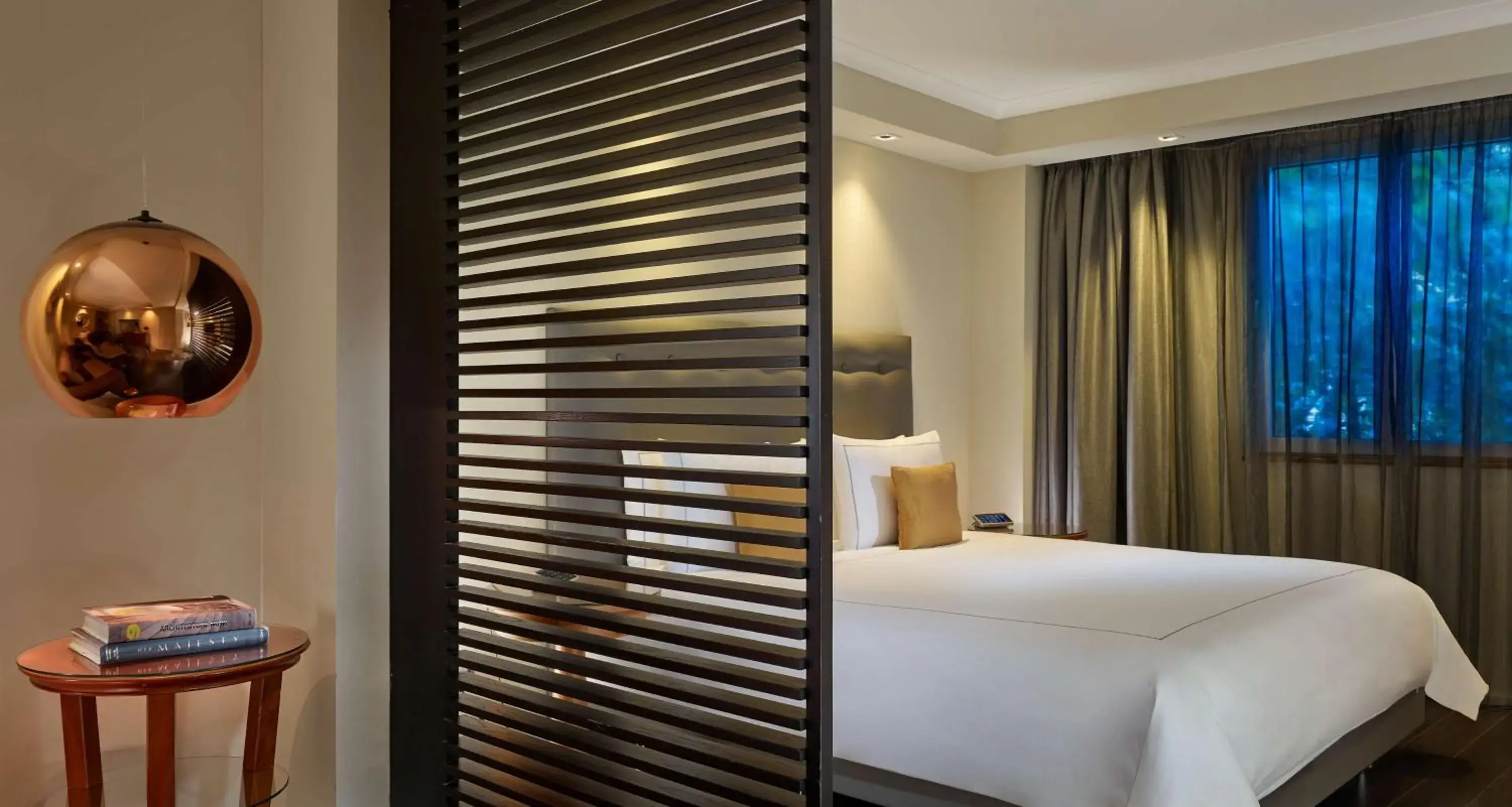 Bedroom, Bed in Park Plaza Victoria London Bedroom, Bed in Park Plaza Victoria London