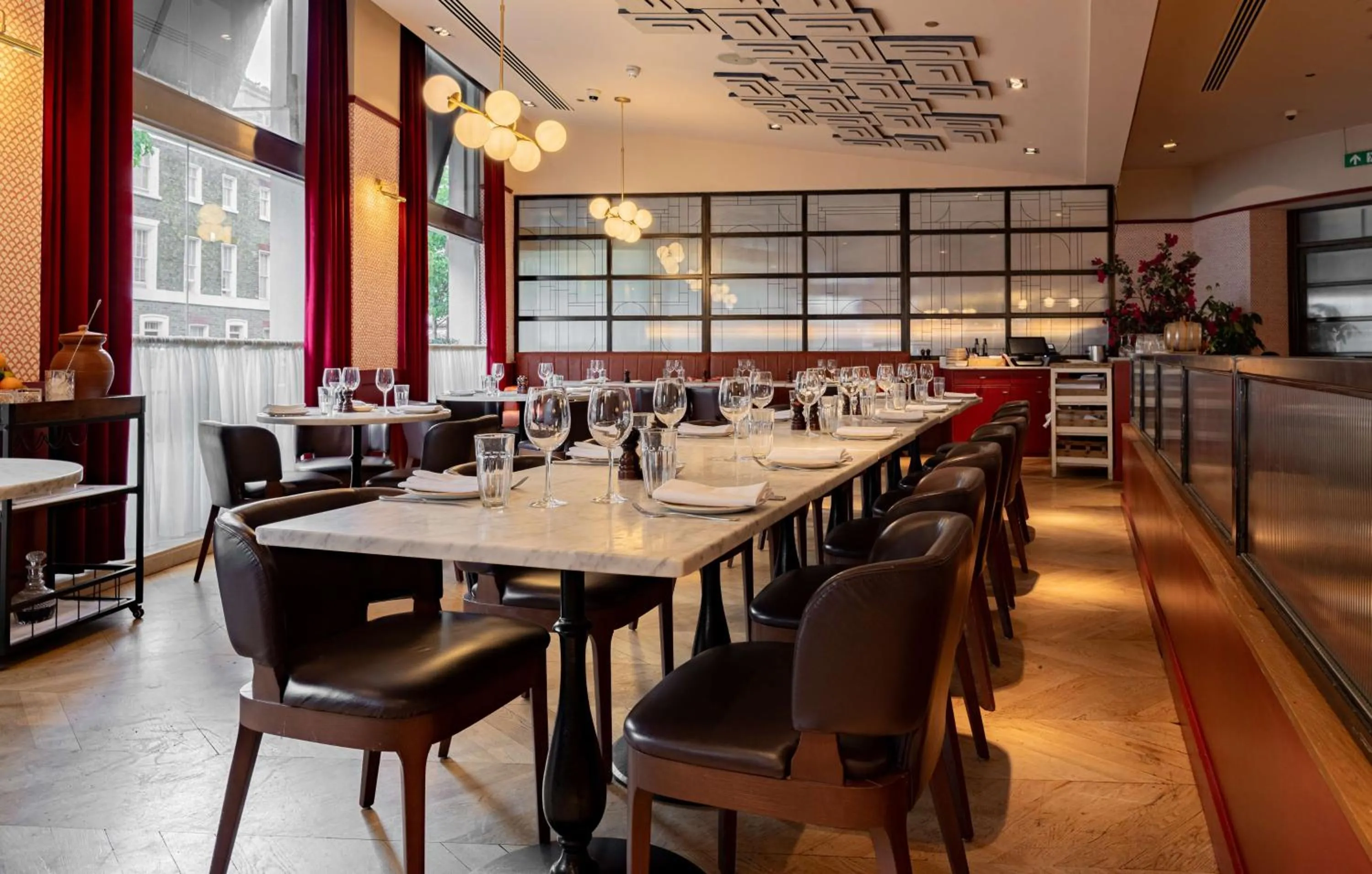 Restaurant/places to eat in Park Plaza Victoria London