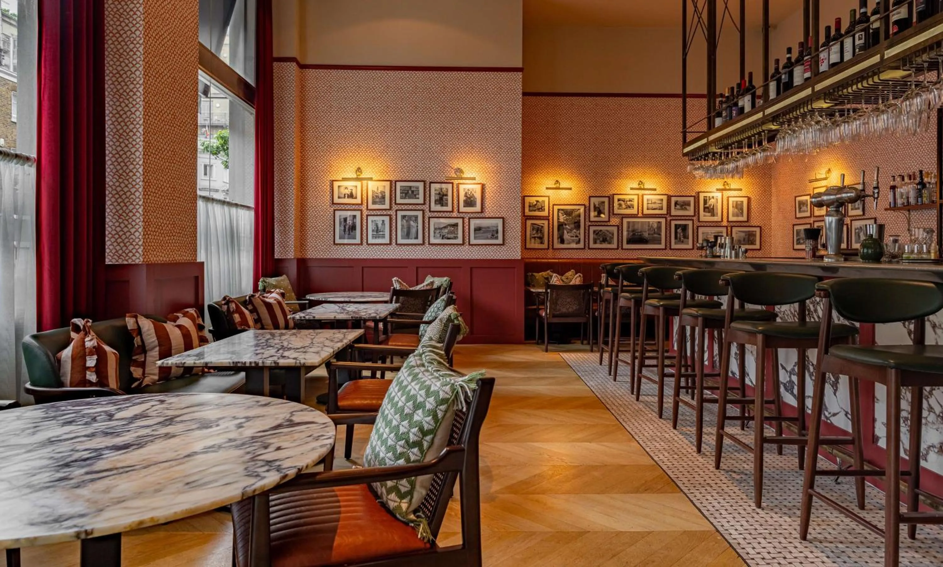 Restaurant/places to eat in Park Plaza Victoria London