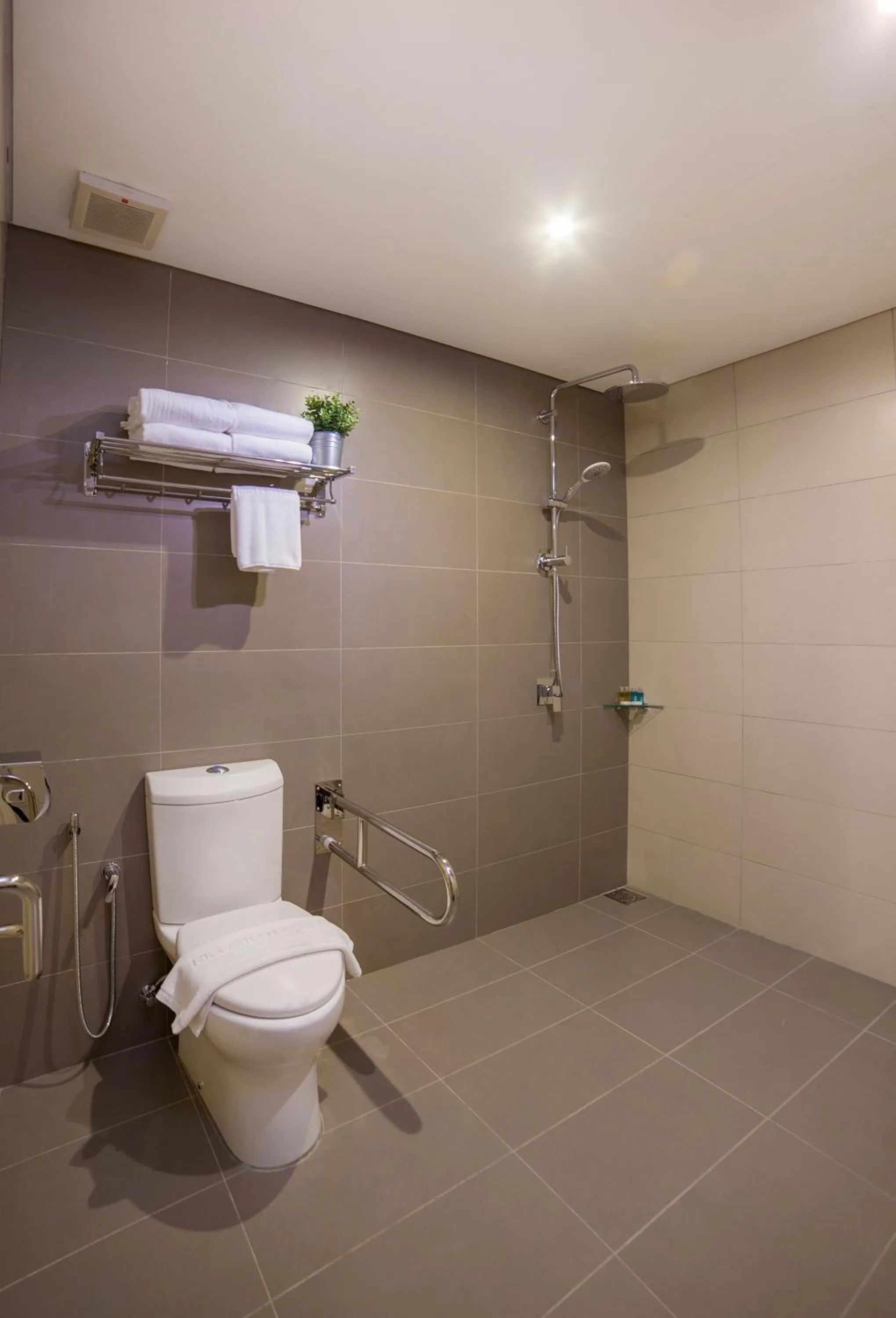 Bathroom in Riccarton Capsule Hotel