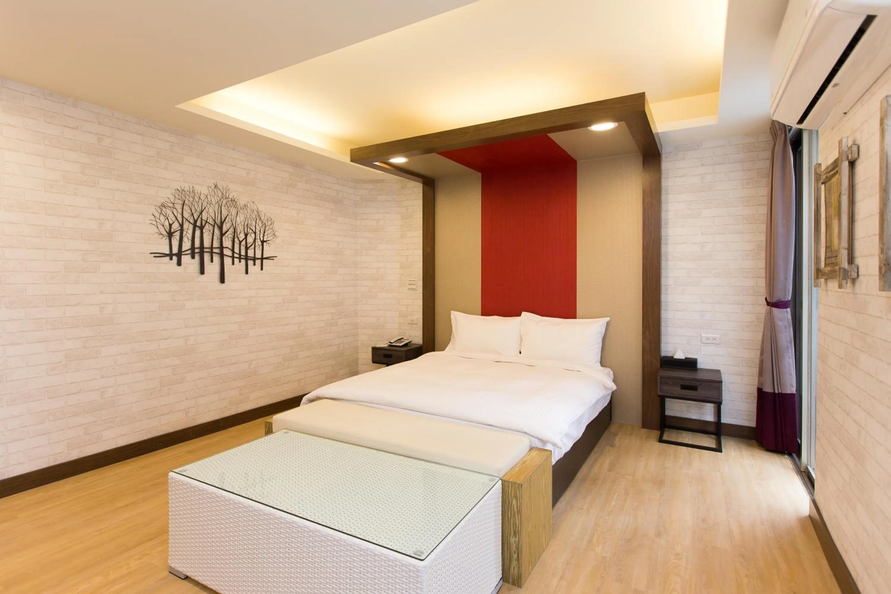 Photo of the whole room in 17th Summer