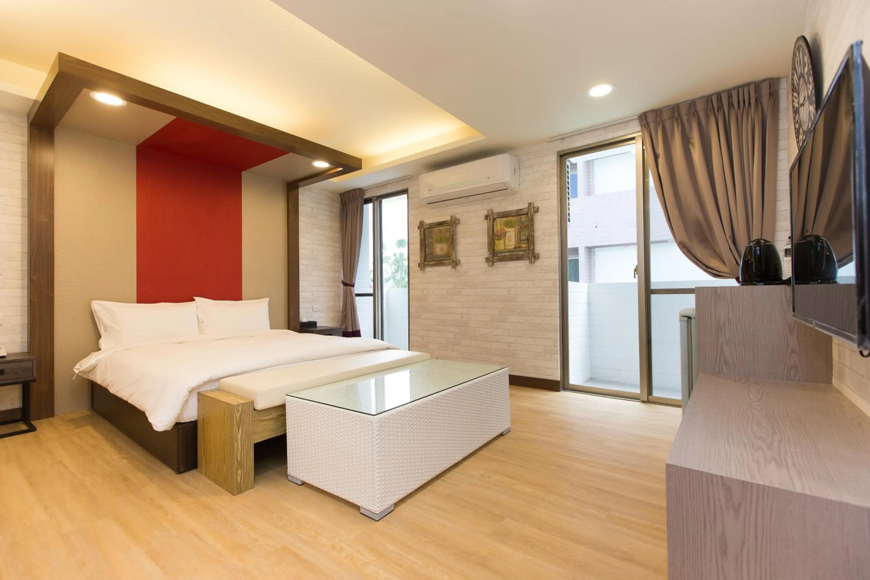 Photo of the whole room in 17th Summer