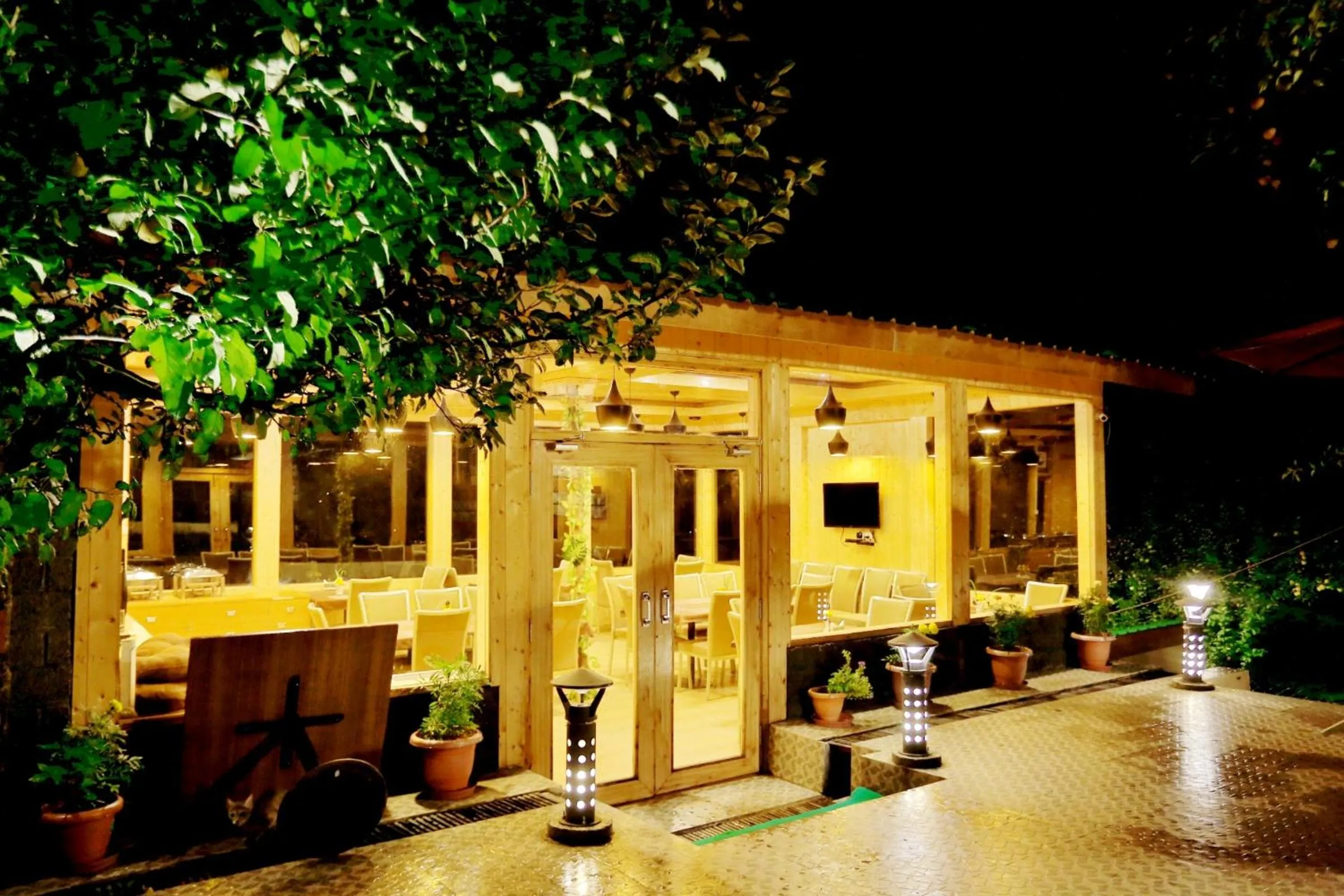 Restaurant/places to eat in Amara Resorts Manali