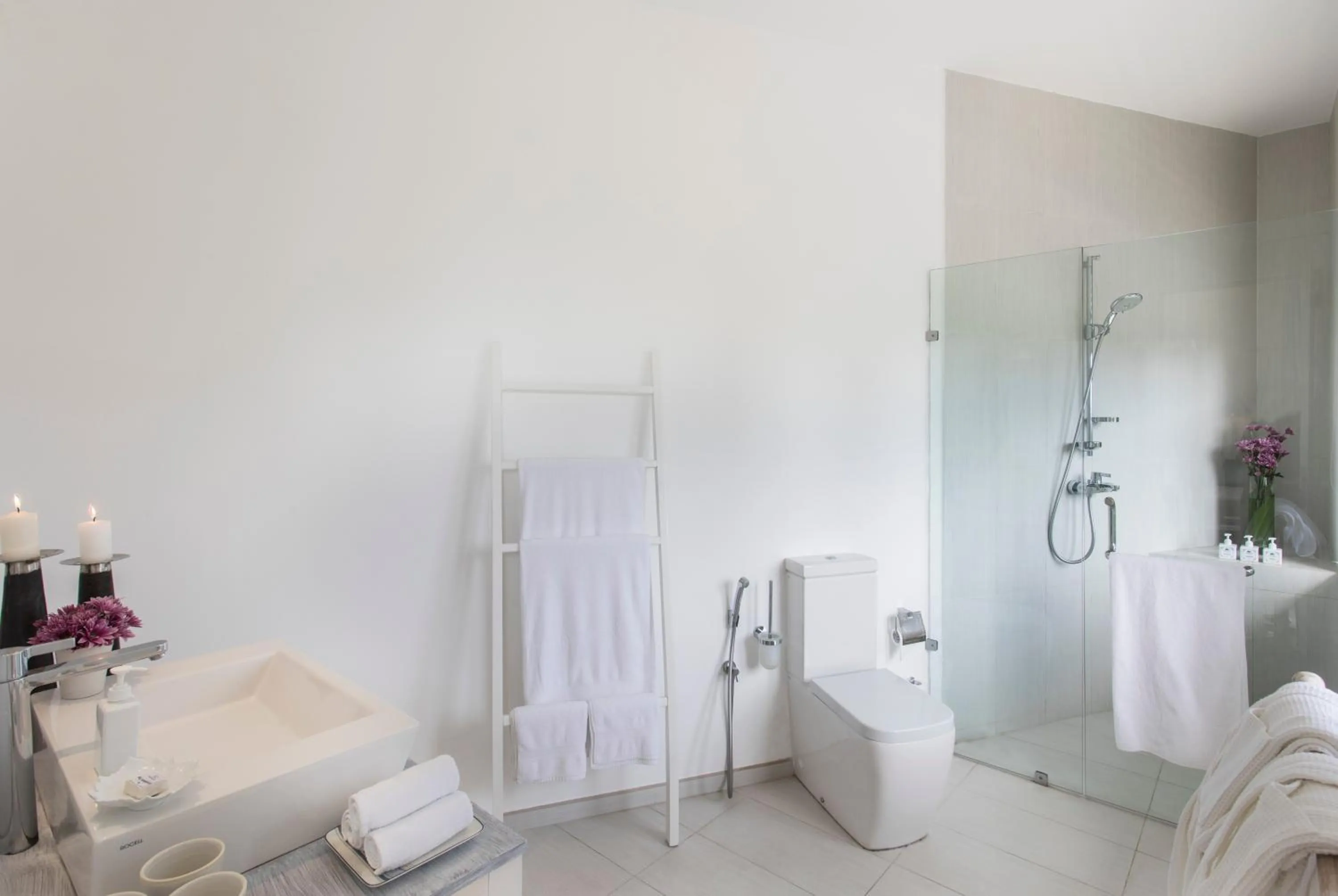 Bathroom, Bed in The Sandals By Edwards Collection - Balapitiya