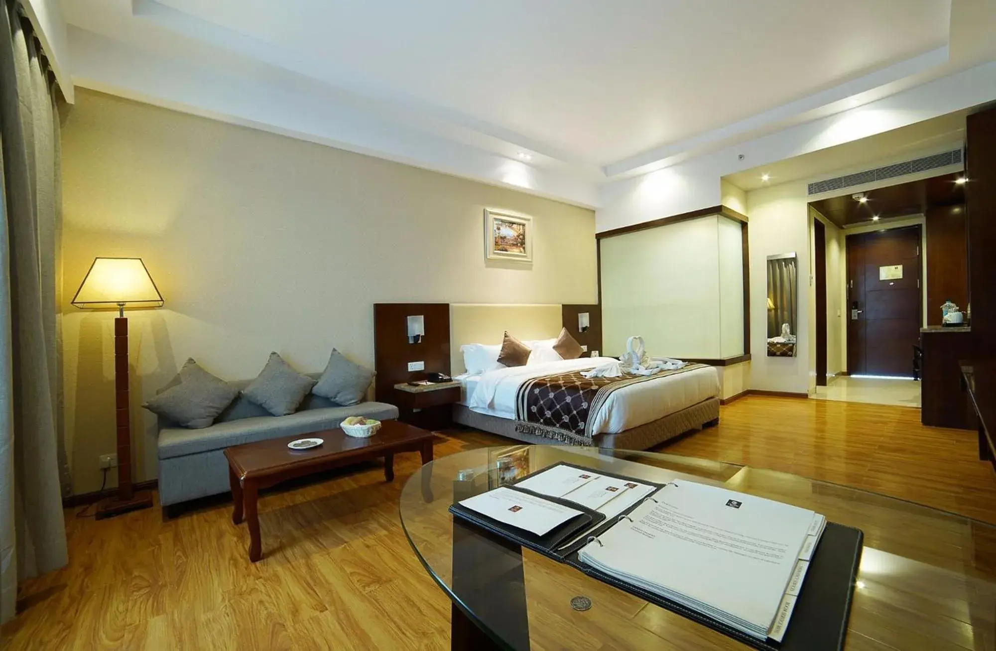 Deluxe Room in Clarion Inn Jaipur Deluxe Room in Clarion Inn Jaipur