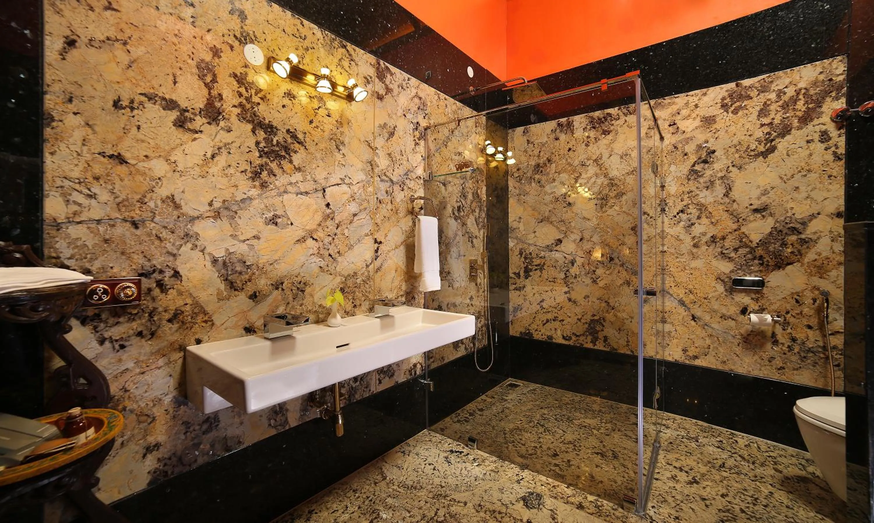 Bathroom in Ginger House Museum Hotel