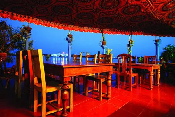 Restaurant/places to eat in Ginger House Museum Hotel