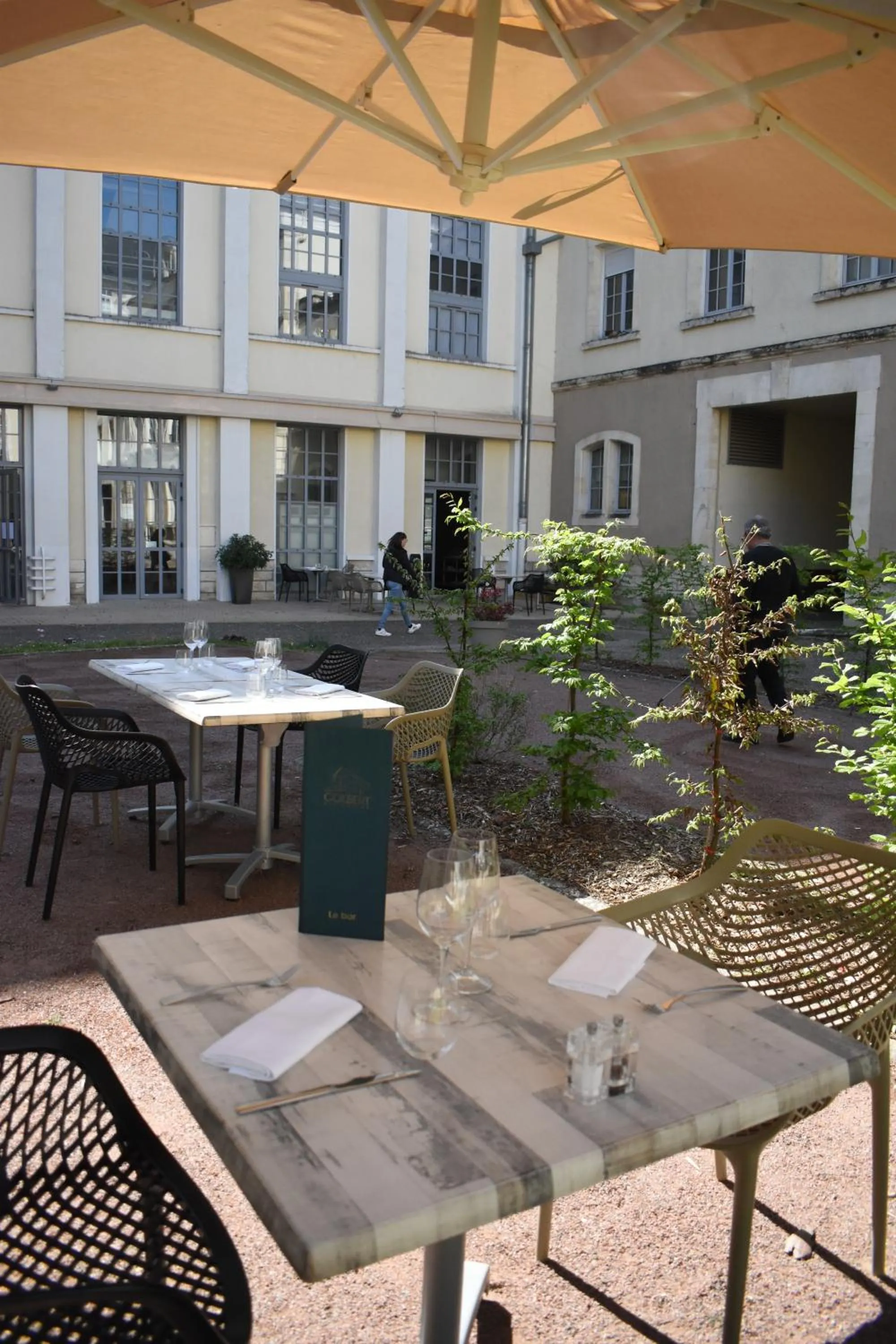 Patio in Best Western Plus Hôtel Colbert