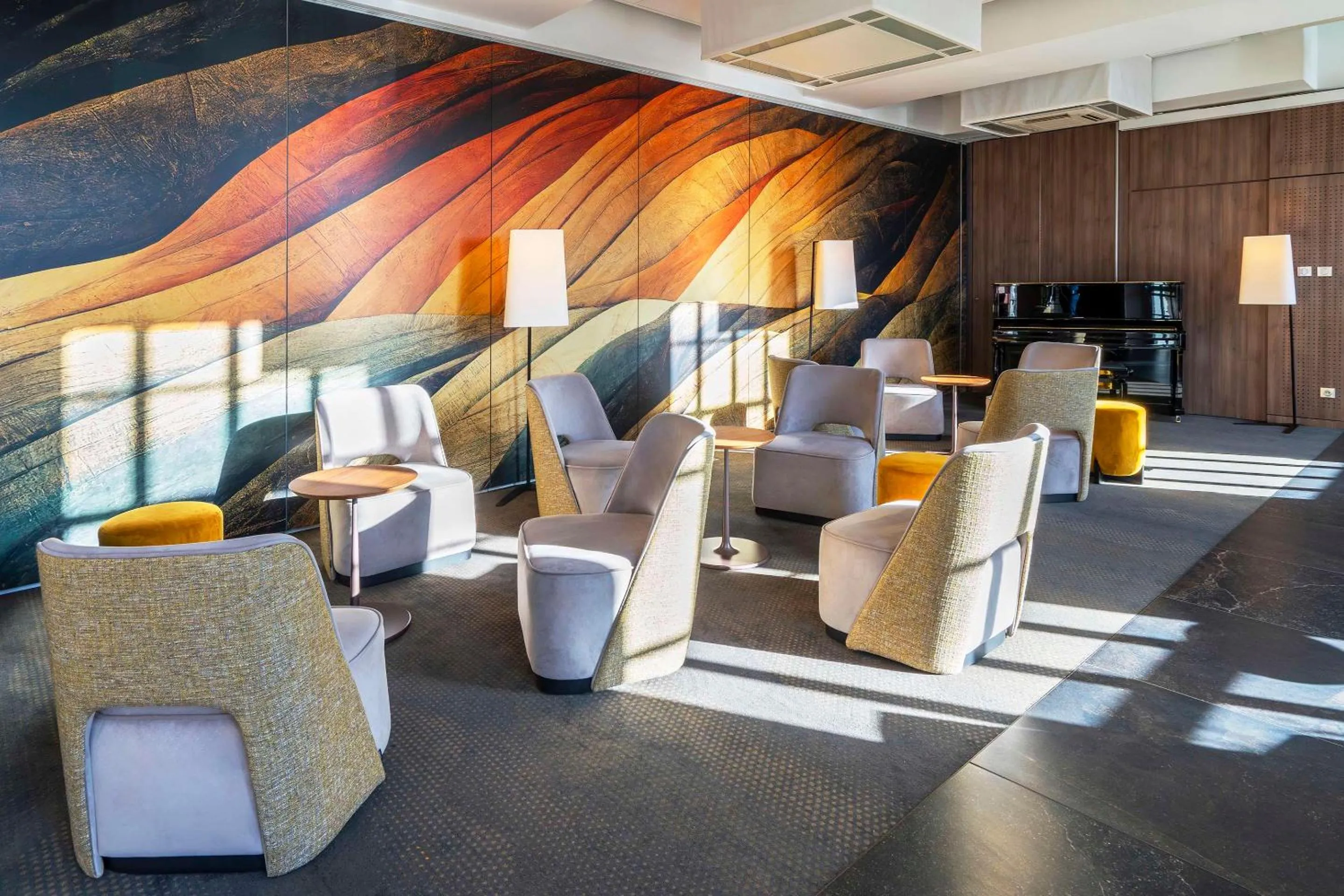 Lounge or bar in Best Western Plus Hôtel Colbert