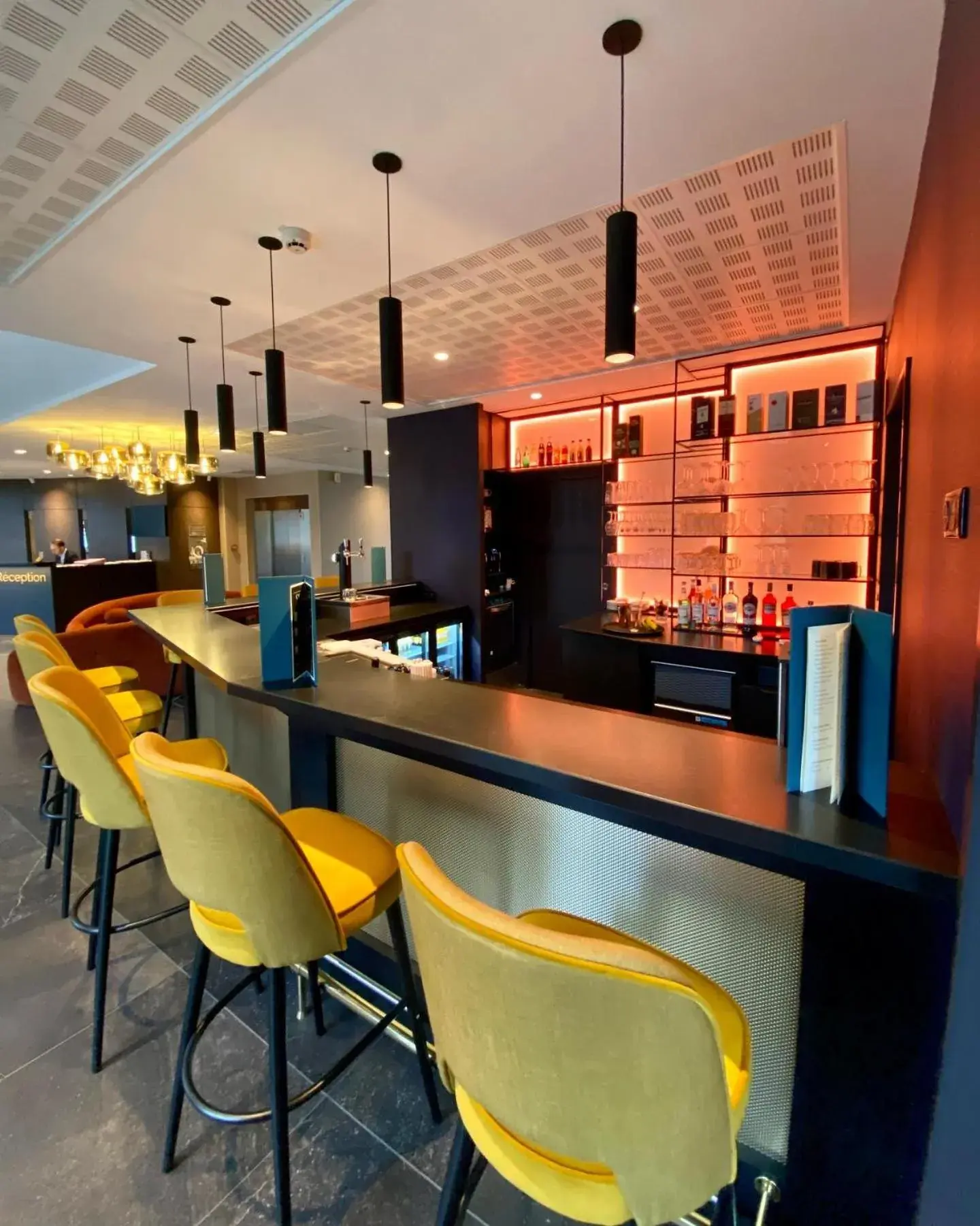 Lounge or bar in Best Western Plus Hôtel Colbert Lounge or bar in Best Western Plus Hôtel Colbert