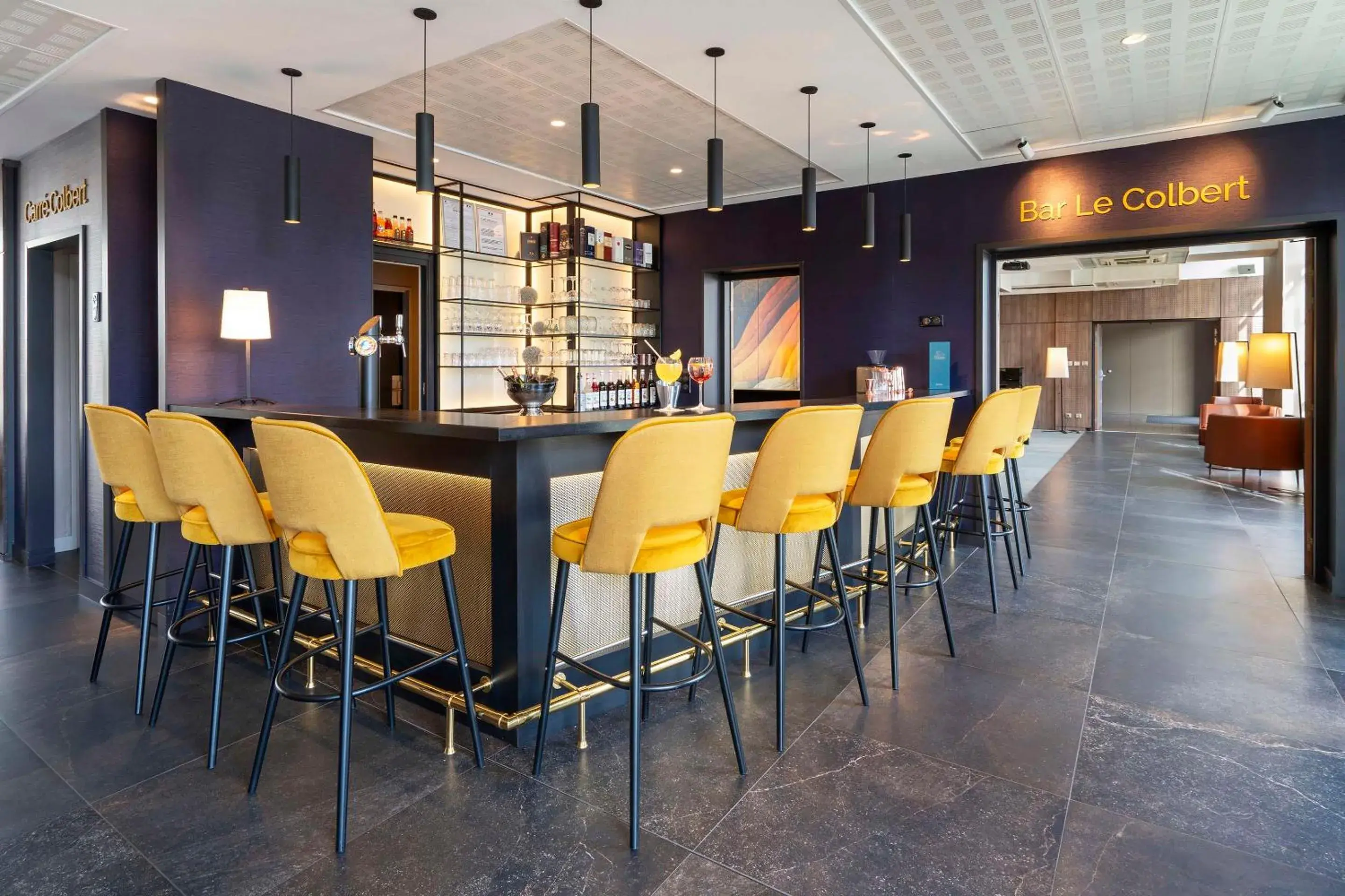 Lounge or bar in Best Western Plus Hôtel Colbert Lounge or bar in Best Western Plus Hôtel Colbert