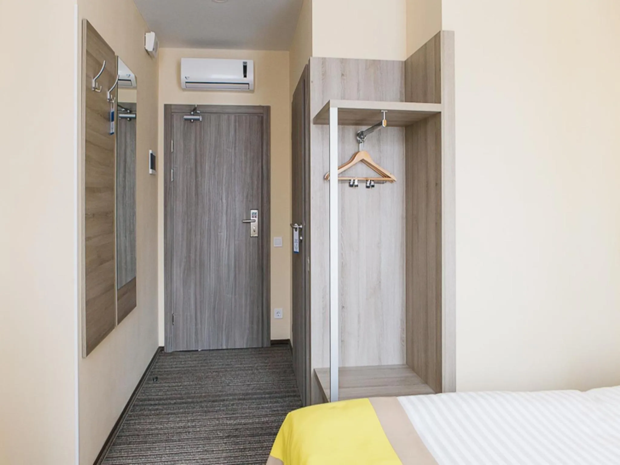 Decorative detail, Bed in Raziotel Kyiv Yamska