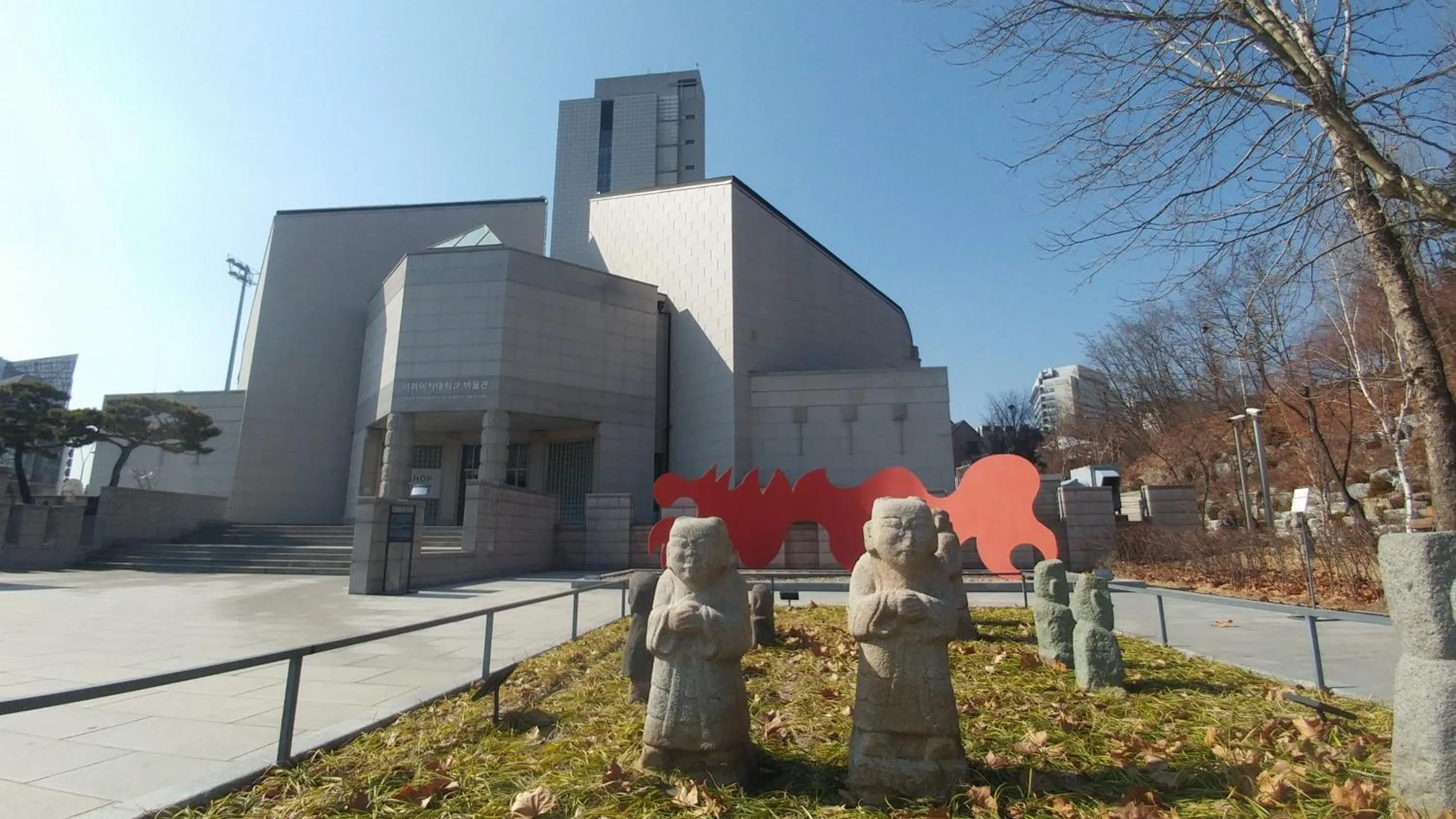 Nearby landmark in Seoul Grand Hostel EWHA Univ