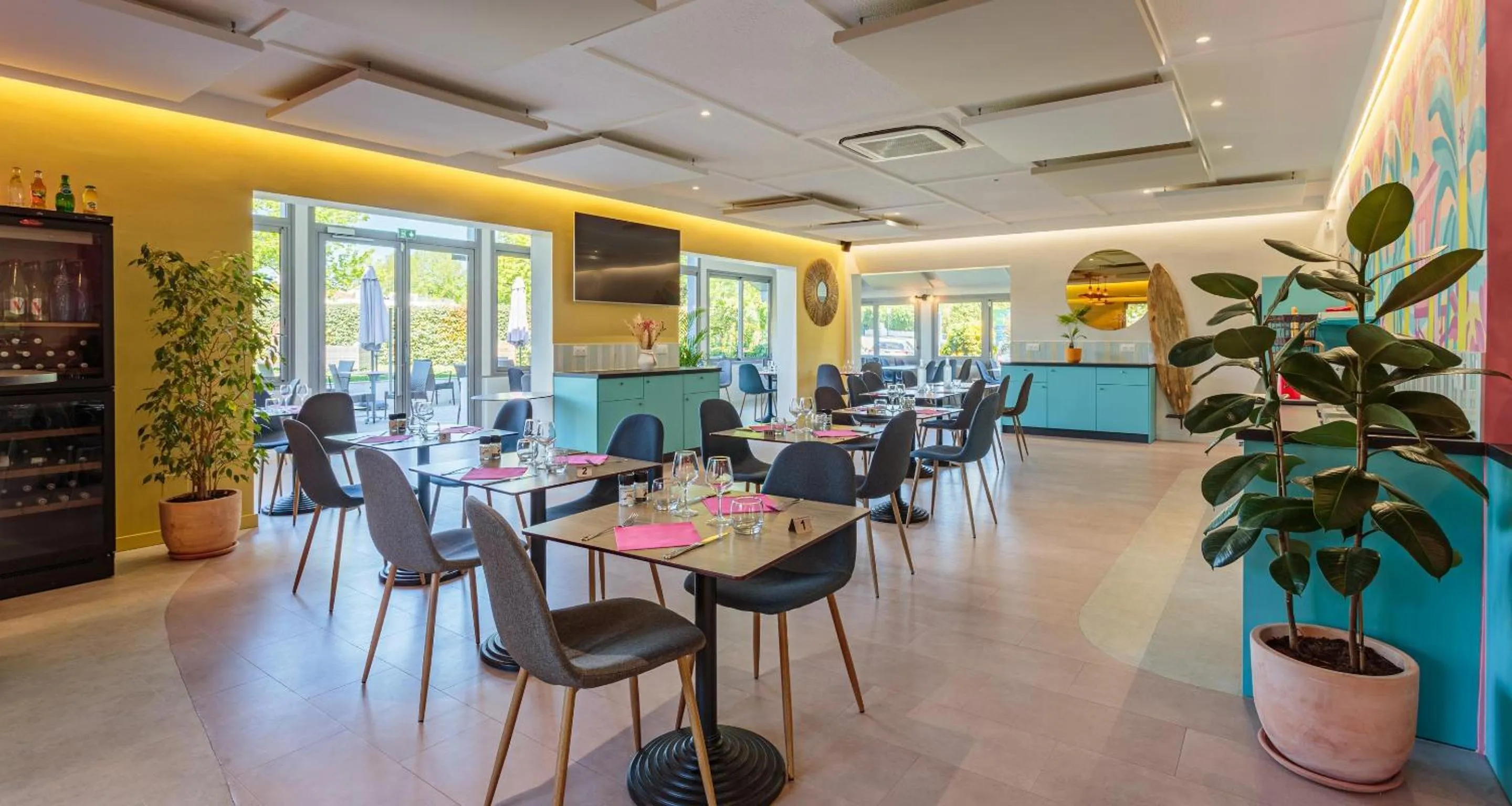 Restaurant/places to eat in Sure Hotel by Best Western Biarritz Aeroport