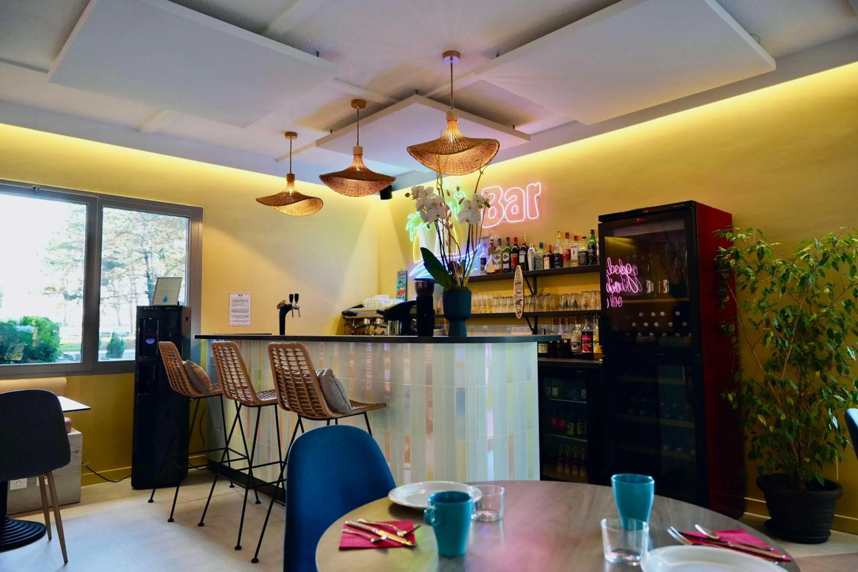 Lounge or bar in Sure Hotel by Best Western Biarritz Aeroport