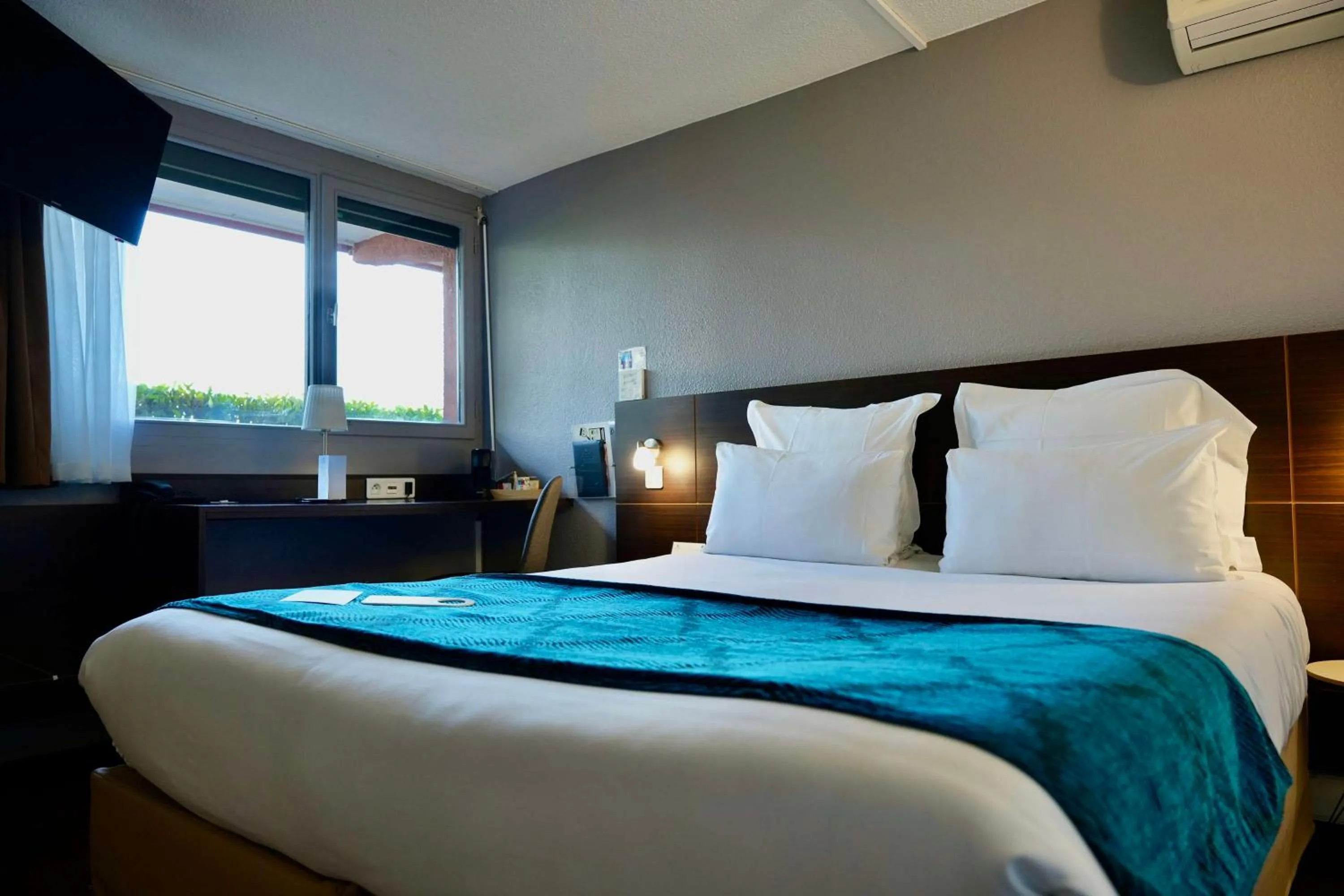 Bedroom, Bed in Sure Hotel by Best Western Biarritz Aeroport