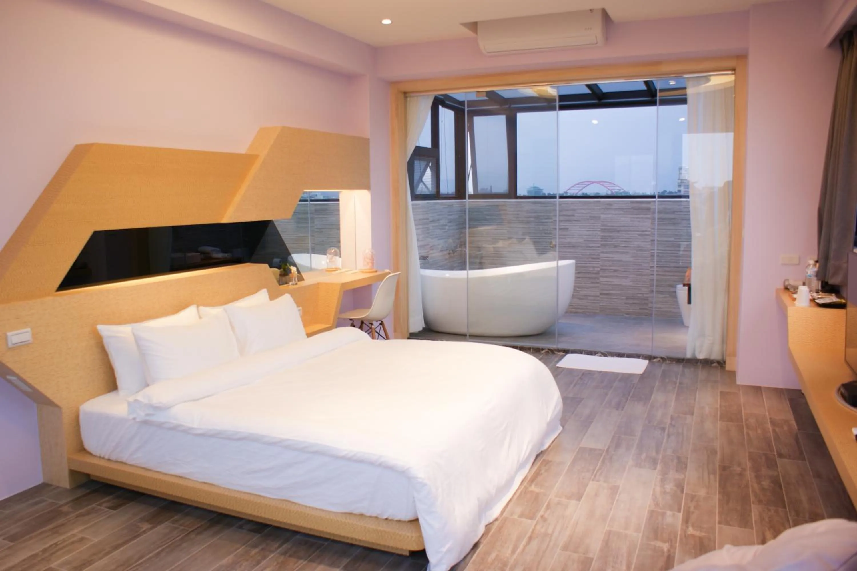 Photo of the whole room, Bed in Sunny Stream B & B