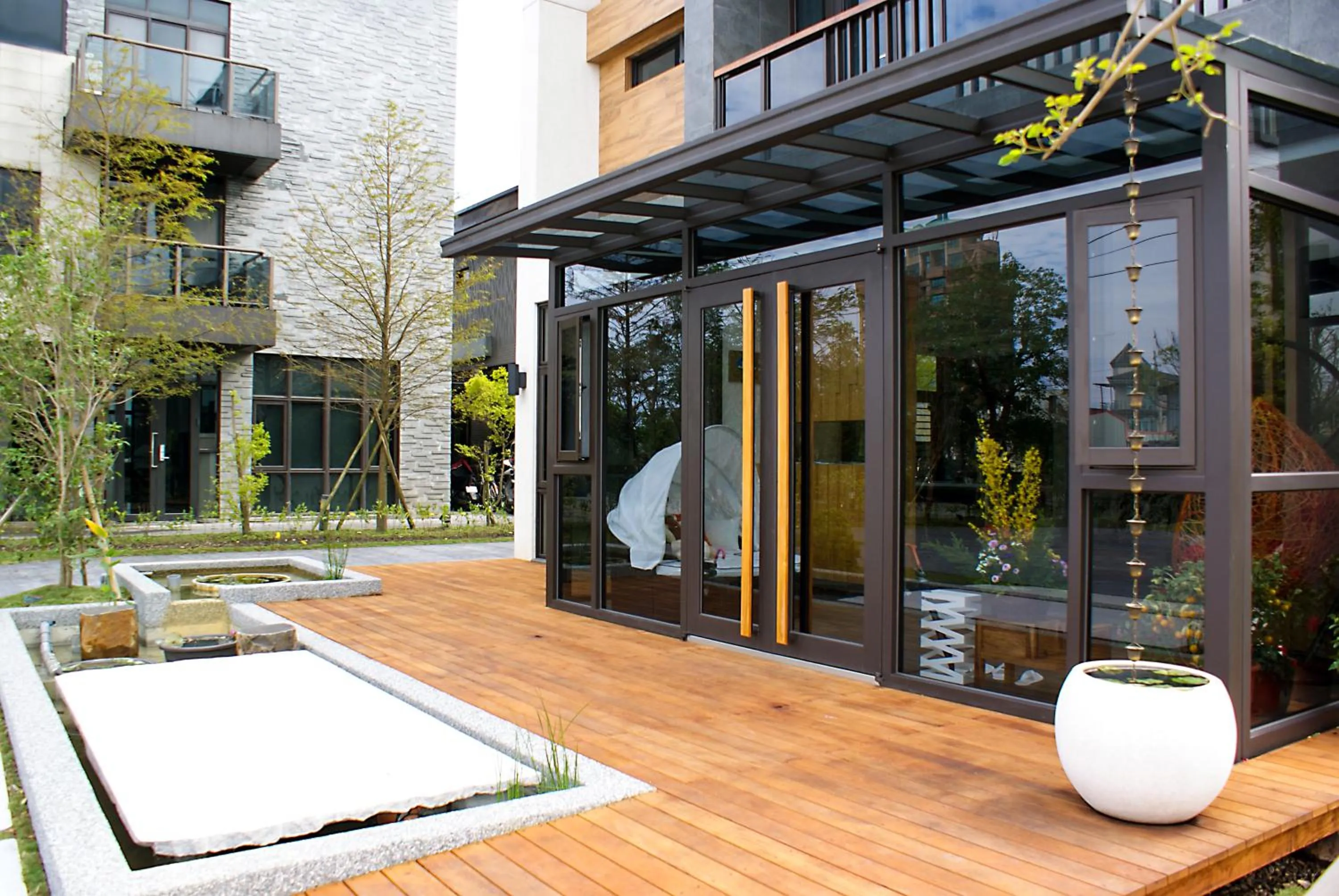 Facade/entrance in Sunny Stream B & B