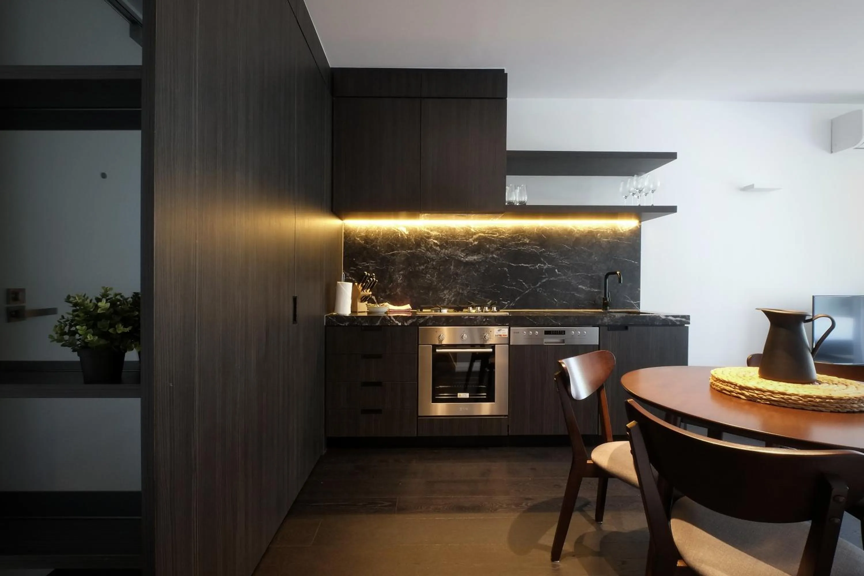 Kitchen or kitchenette in Turnkey Accommodation-North Melbourne