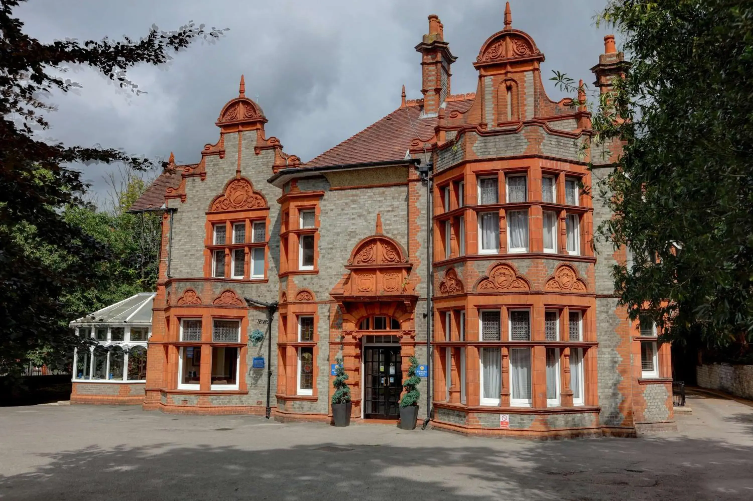 Property building in Sure Hotel by Best Western Reading Property building in Sure Hotel by Best Western Reading