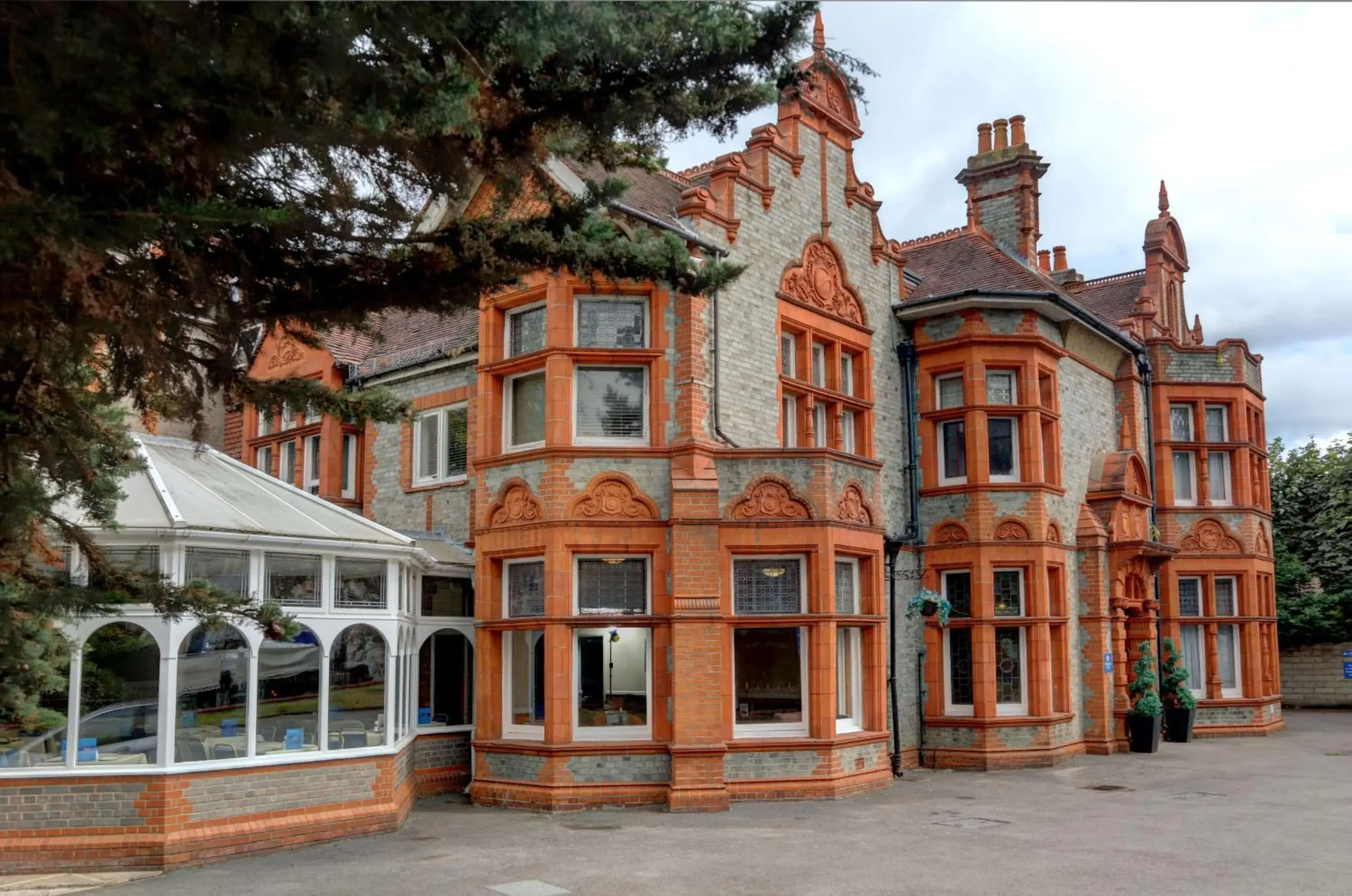 Property building in Sure Hotel by Best Western Reading Property building in Sure Hotel by Best Western Reading