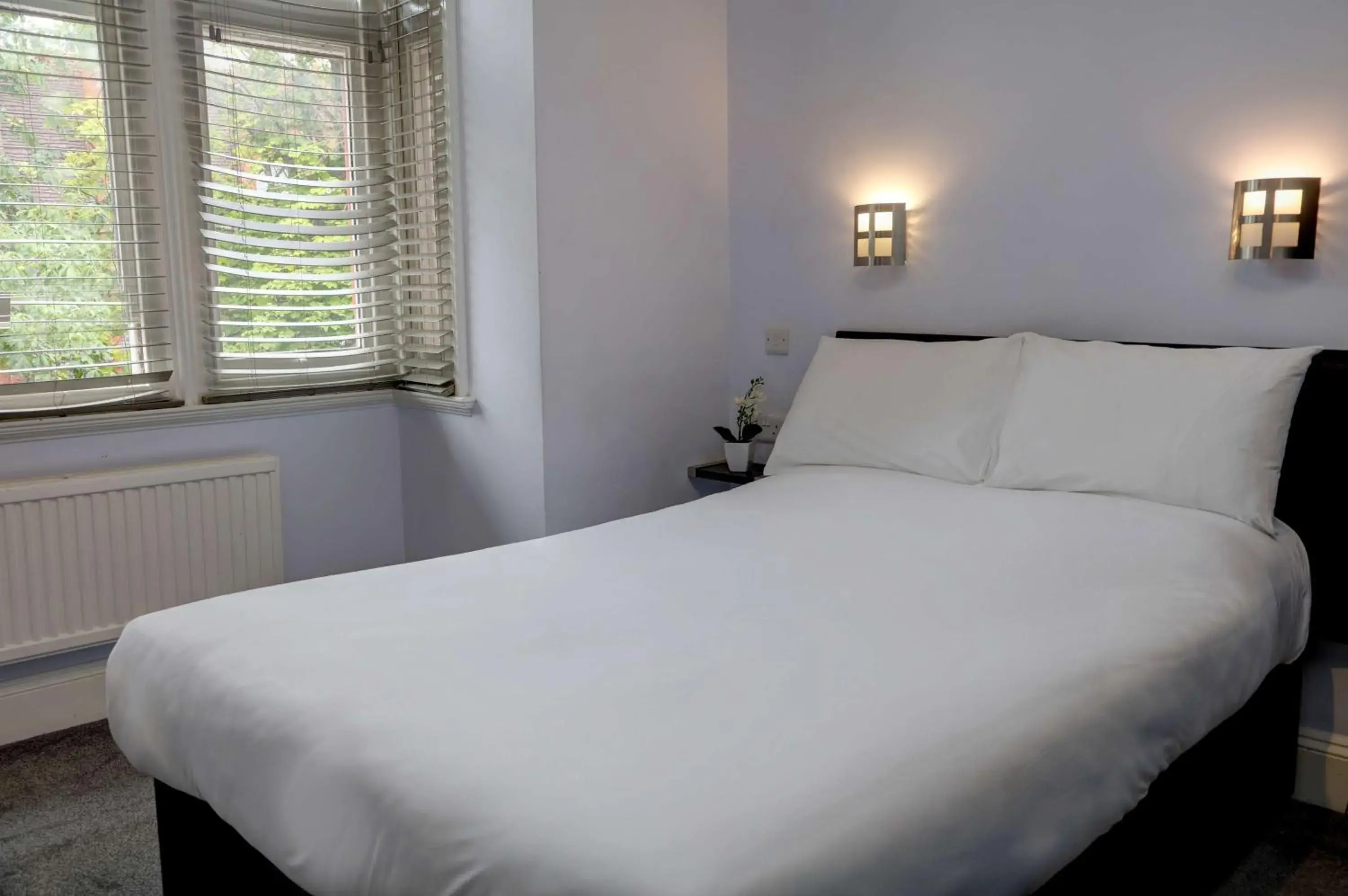 Photo of the whole room, Bed in Sure Hotel by Best Western Reading Photo of the whole room, Bed in Sure Hotel by Best Western Reading