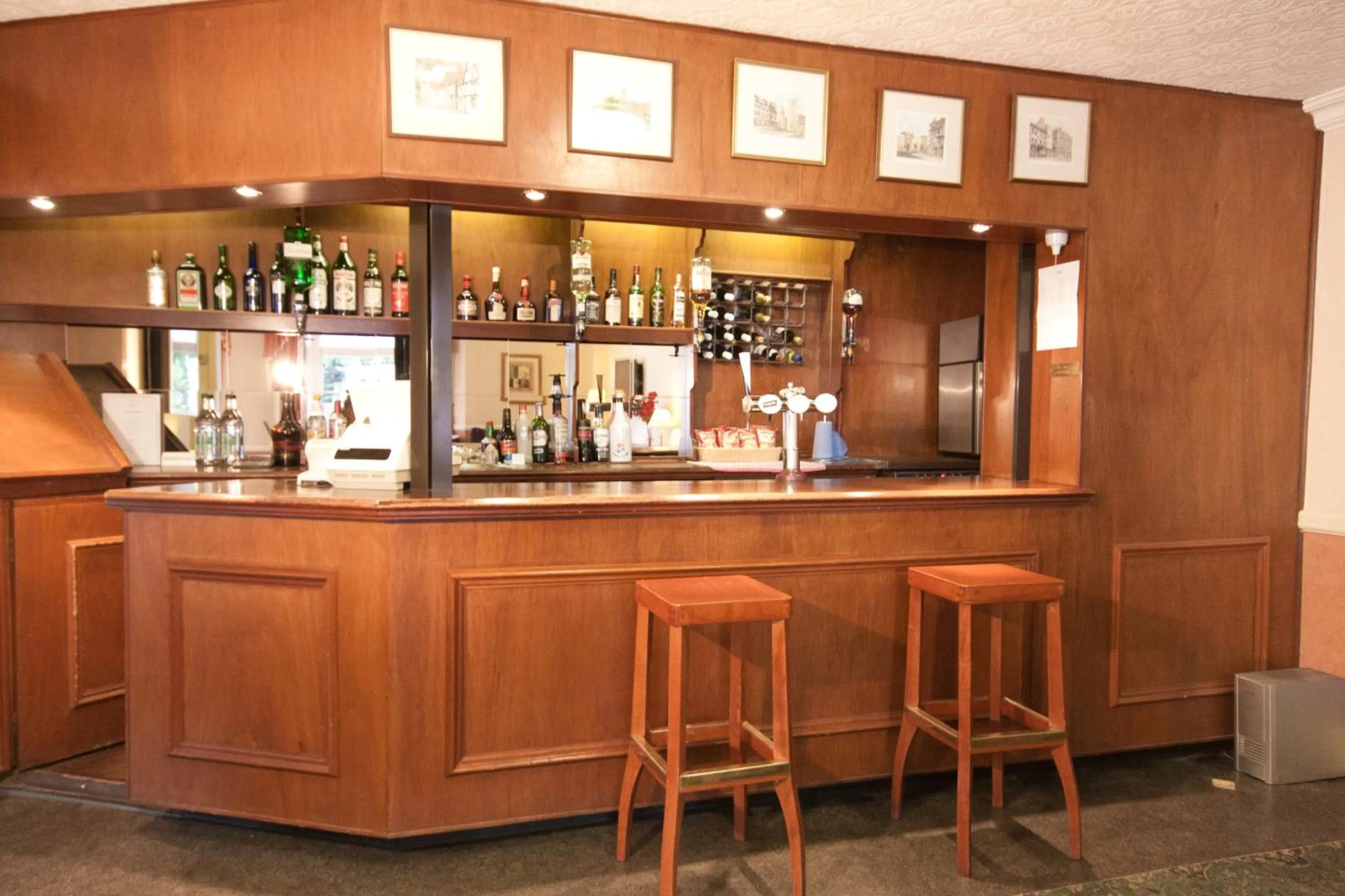 Lounge or bar in Sure Hotel by Best Western Reading