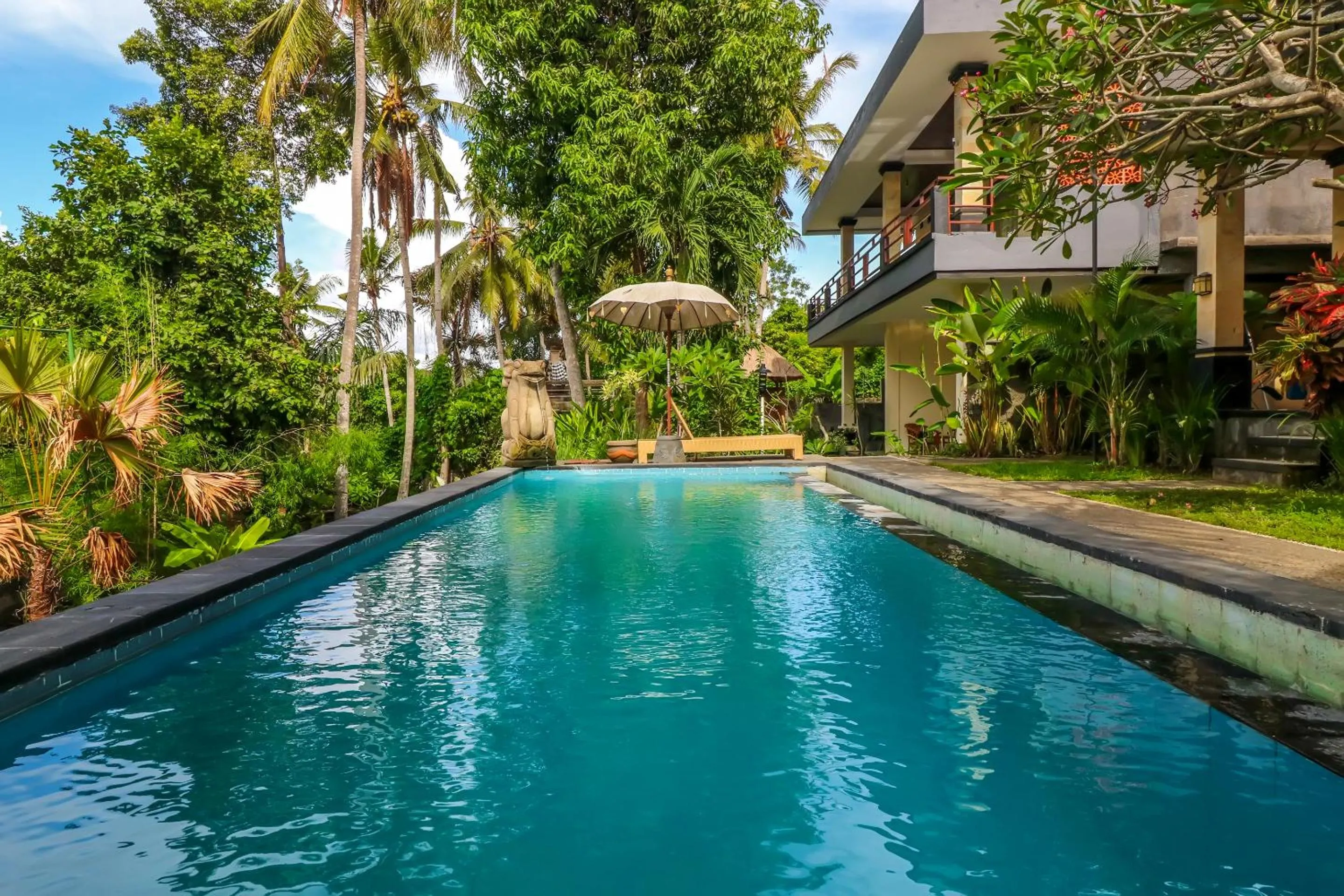 Swimming pool in Aron Guest House Ubud
