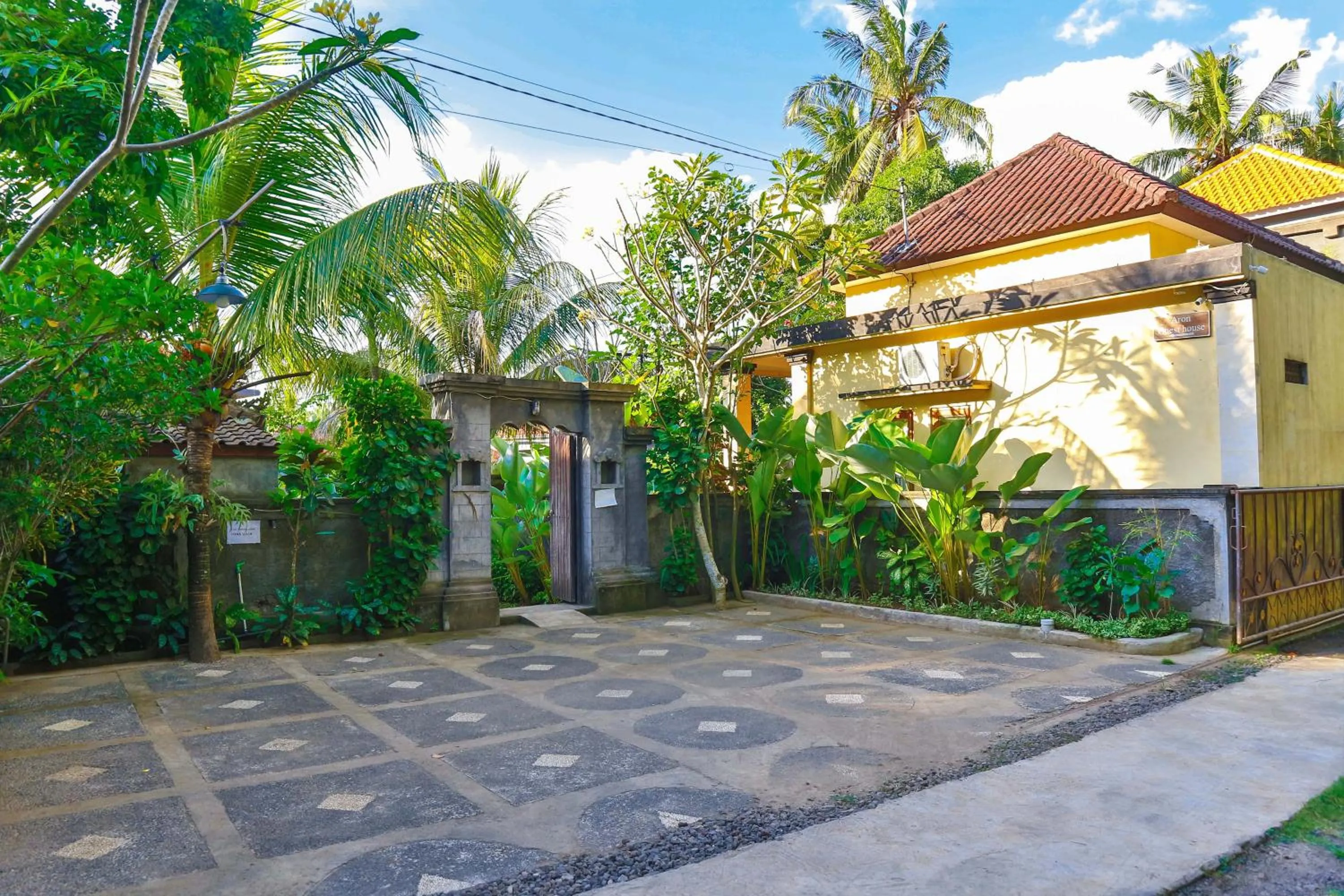 Area and facilities in Aron Guest House Ubud