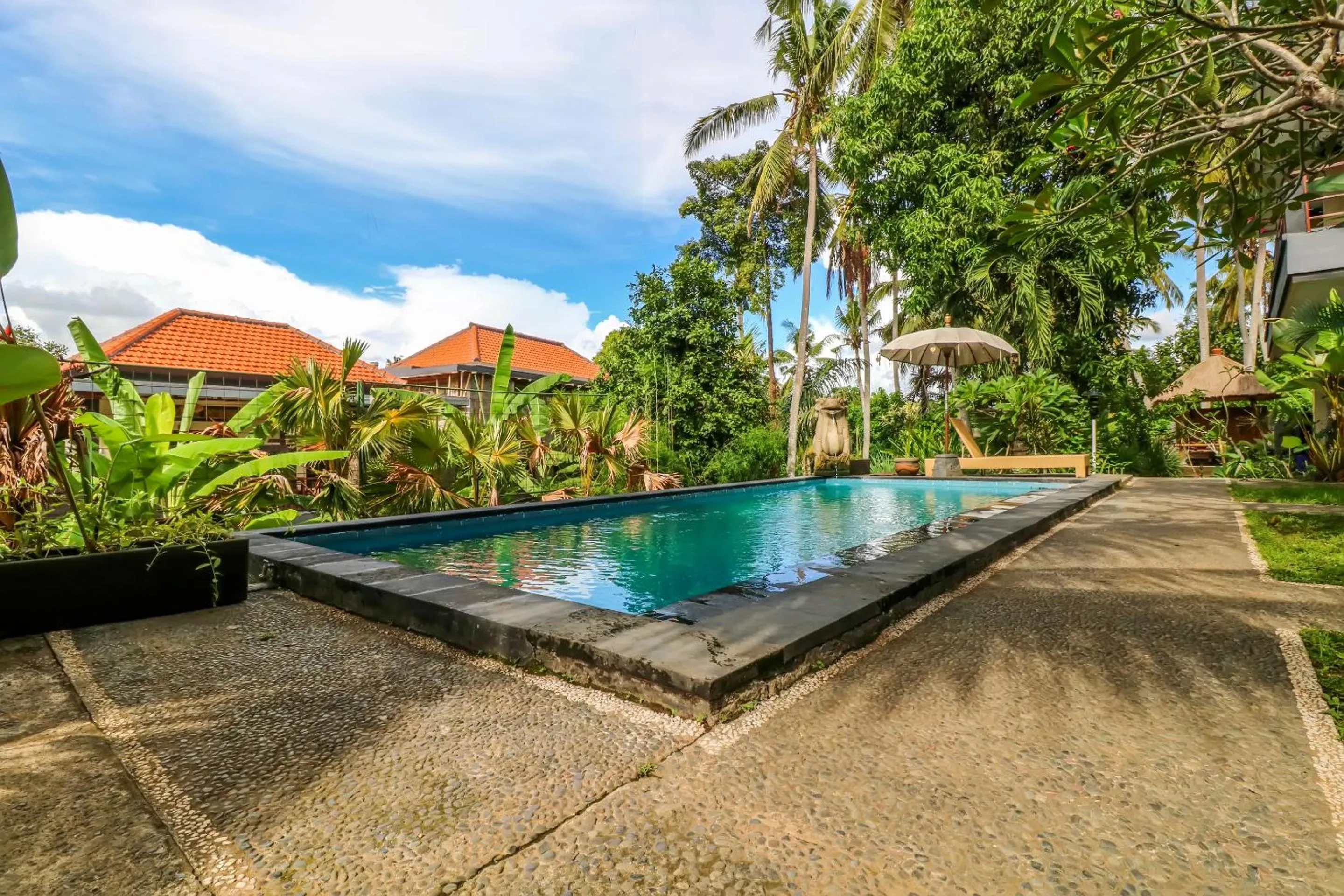 Swimming pool in Aron Guest House Ubud