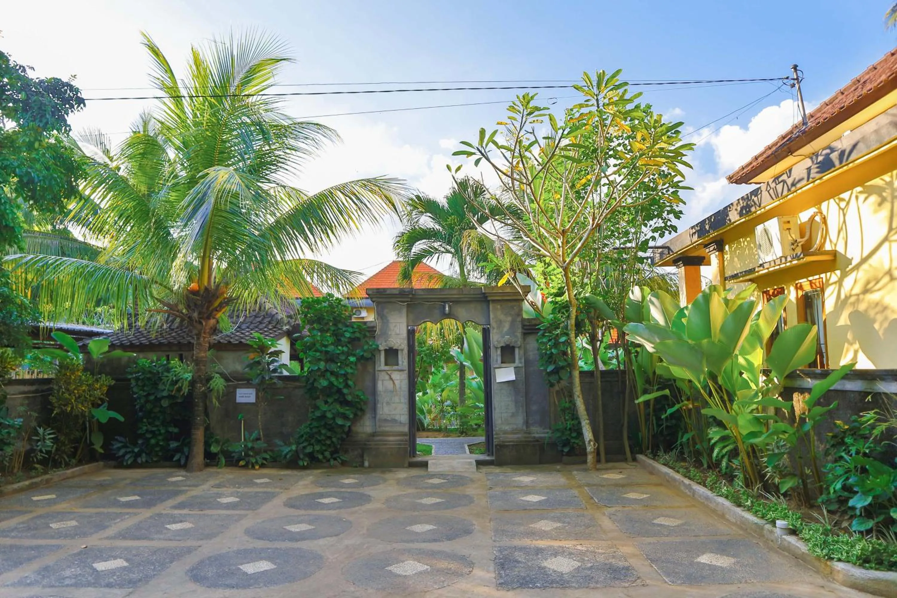 Facade/entrance in Aron Guest House Ubud