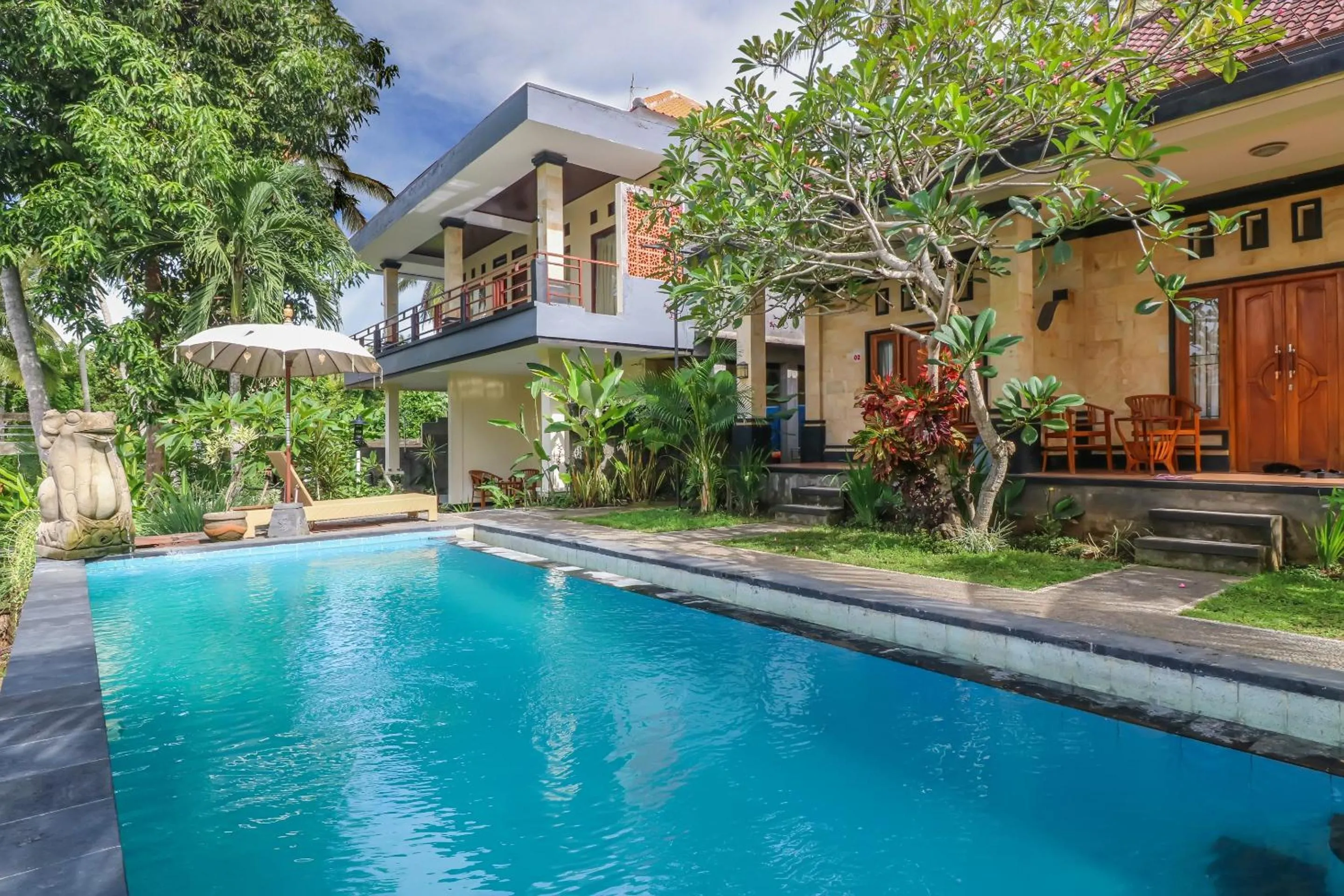 Swimming pool in Aron Guest House Ubud