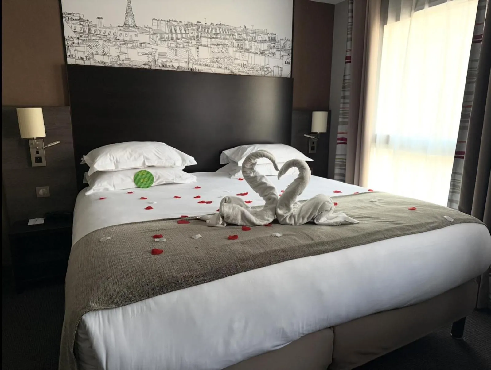 Bedroom, Bed in Holiday Inn Paris Montmartre by IHG