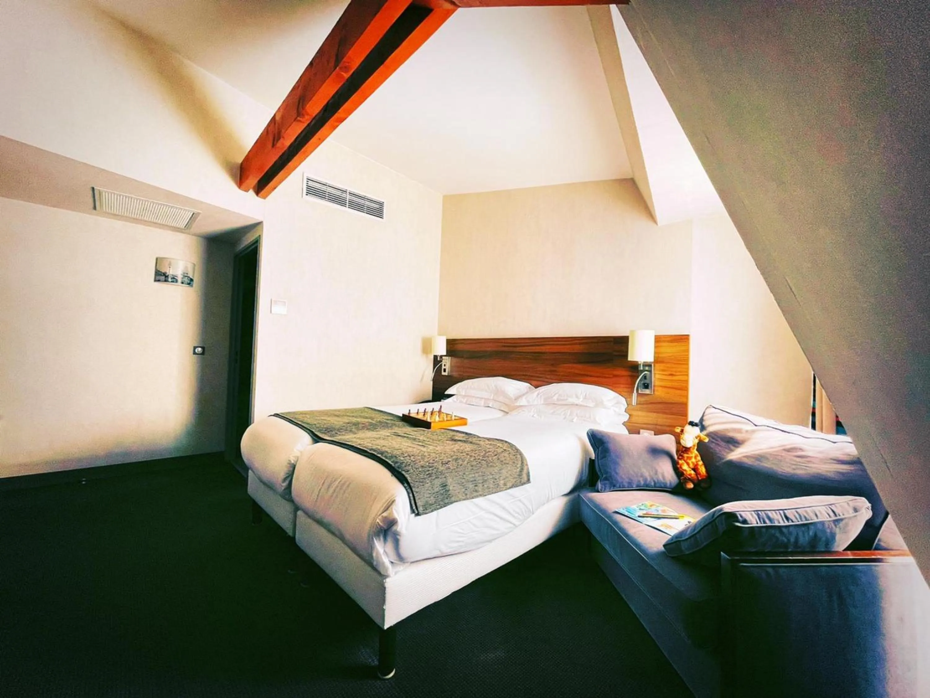 Photo of the whole room, Bed in Holiday Inn Paris Montmartre by IHG