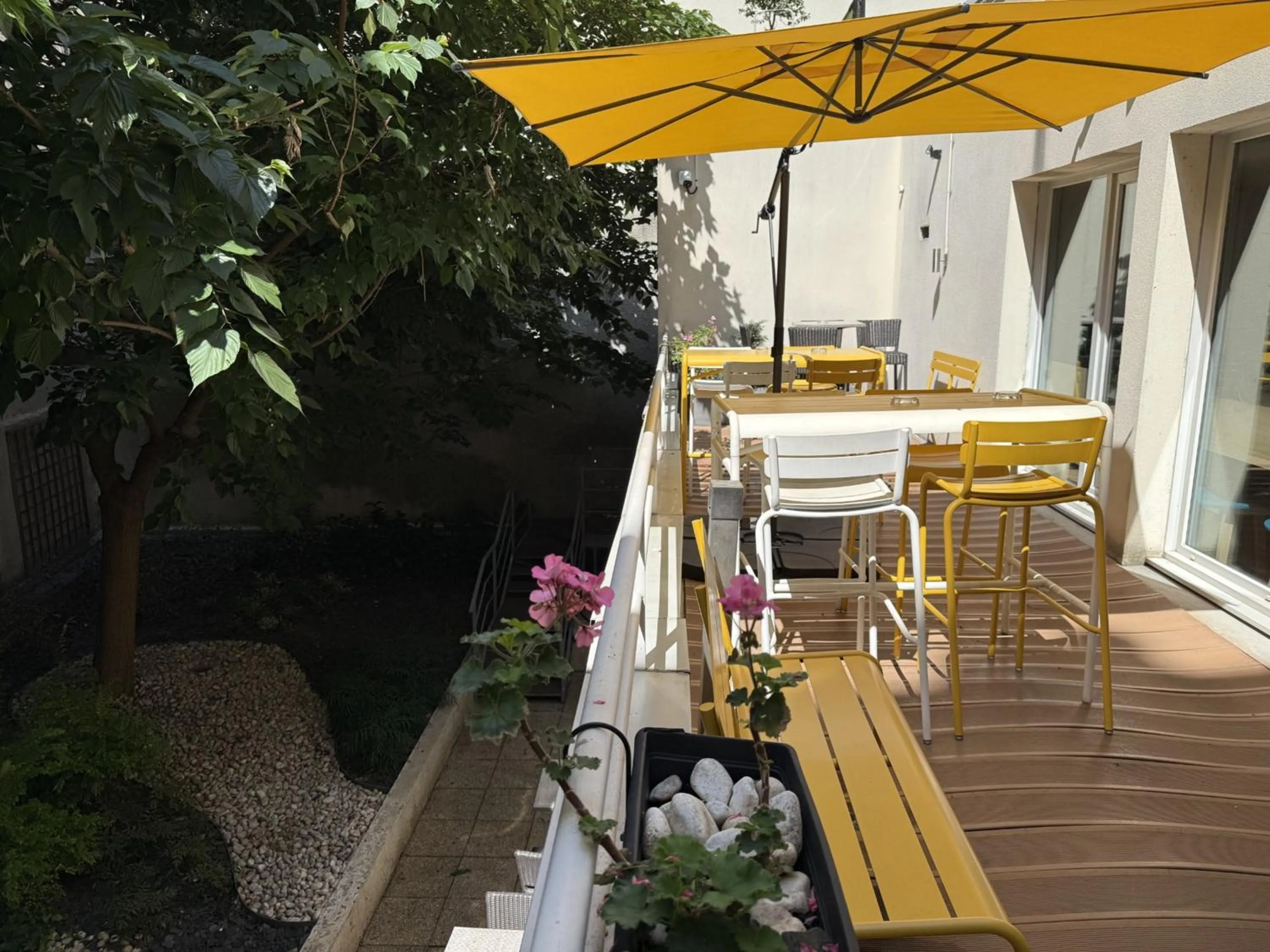 Restaurant/places to eat in Holiday Inn Paris Montmartre by IHG