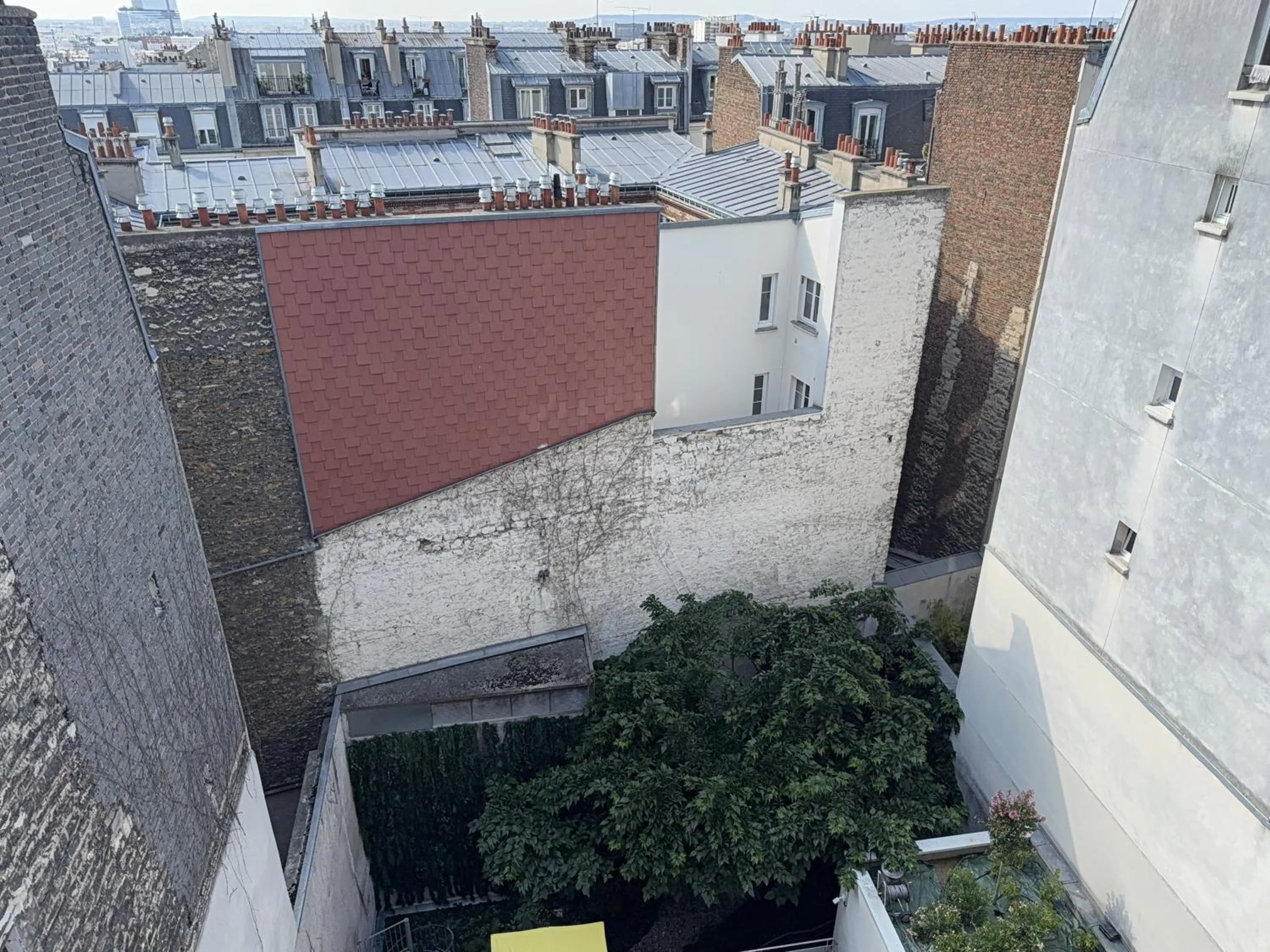 Garden in Holiday Inn Paris Montmartre by IHG
