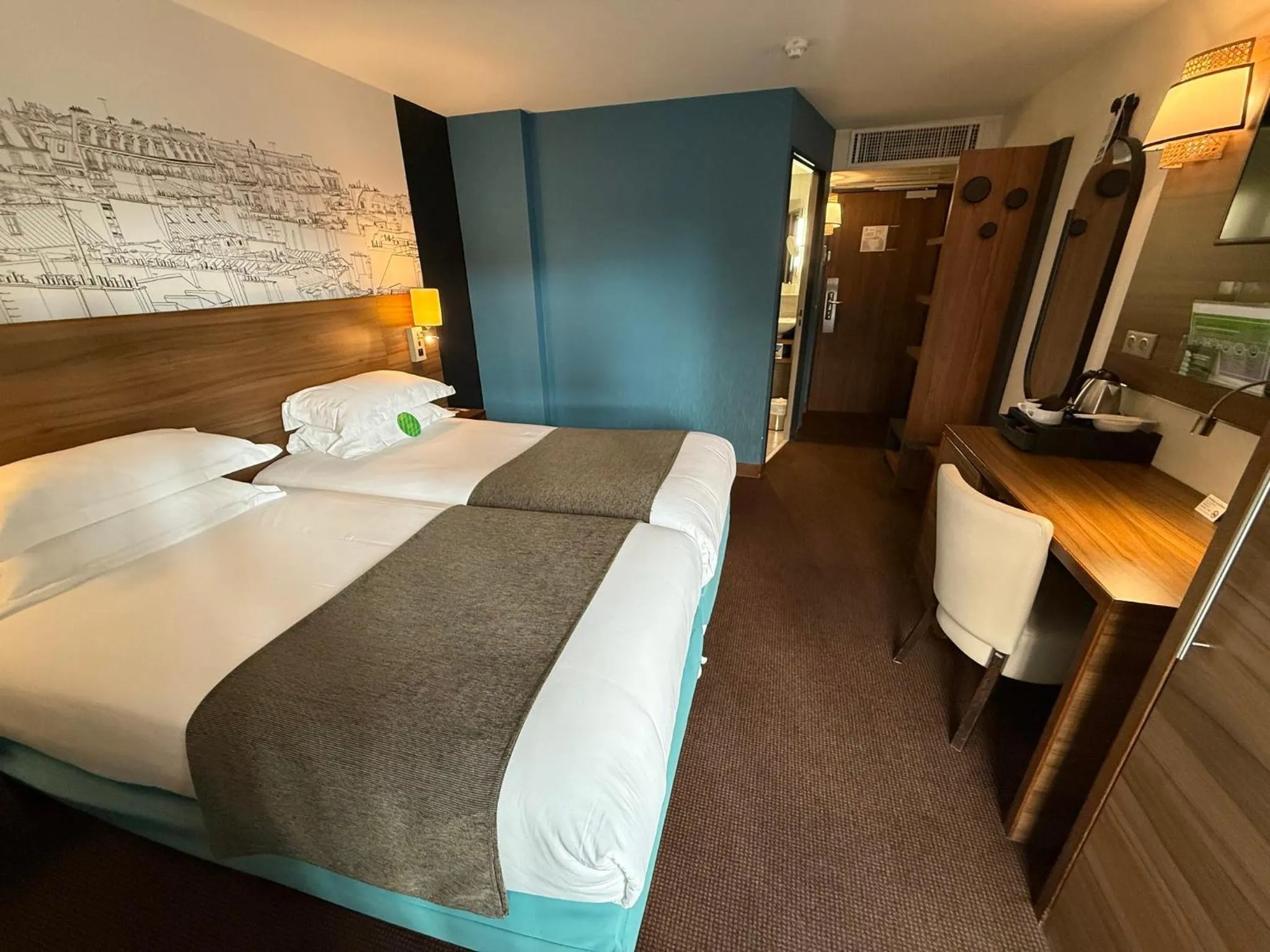 Photo of the whole room, Bed in Holiday Inn Paris Montmartre by IHG