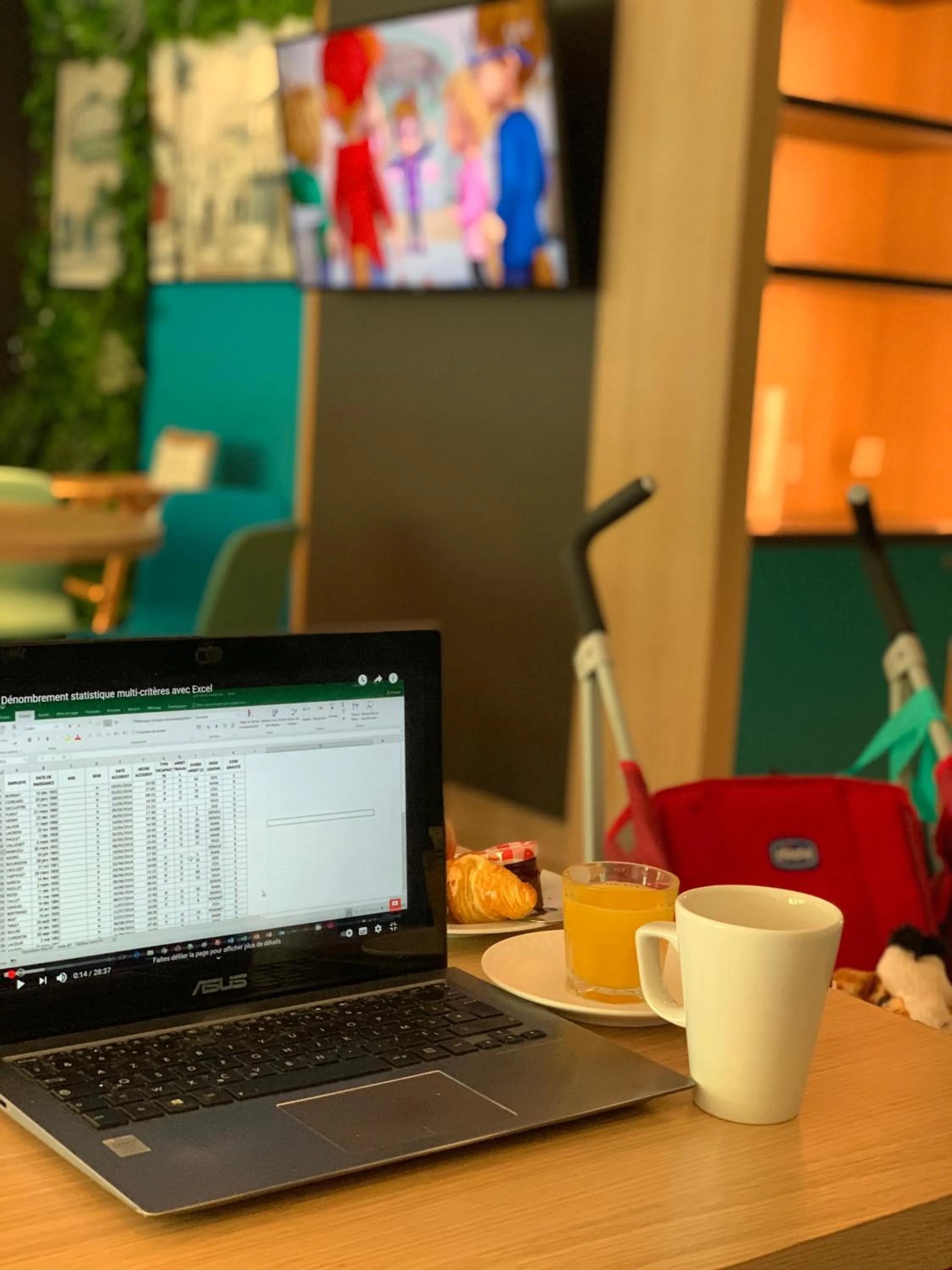 Restaurant/places to eat in Holiday Inn Paris Montmartre by IHG