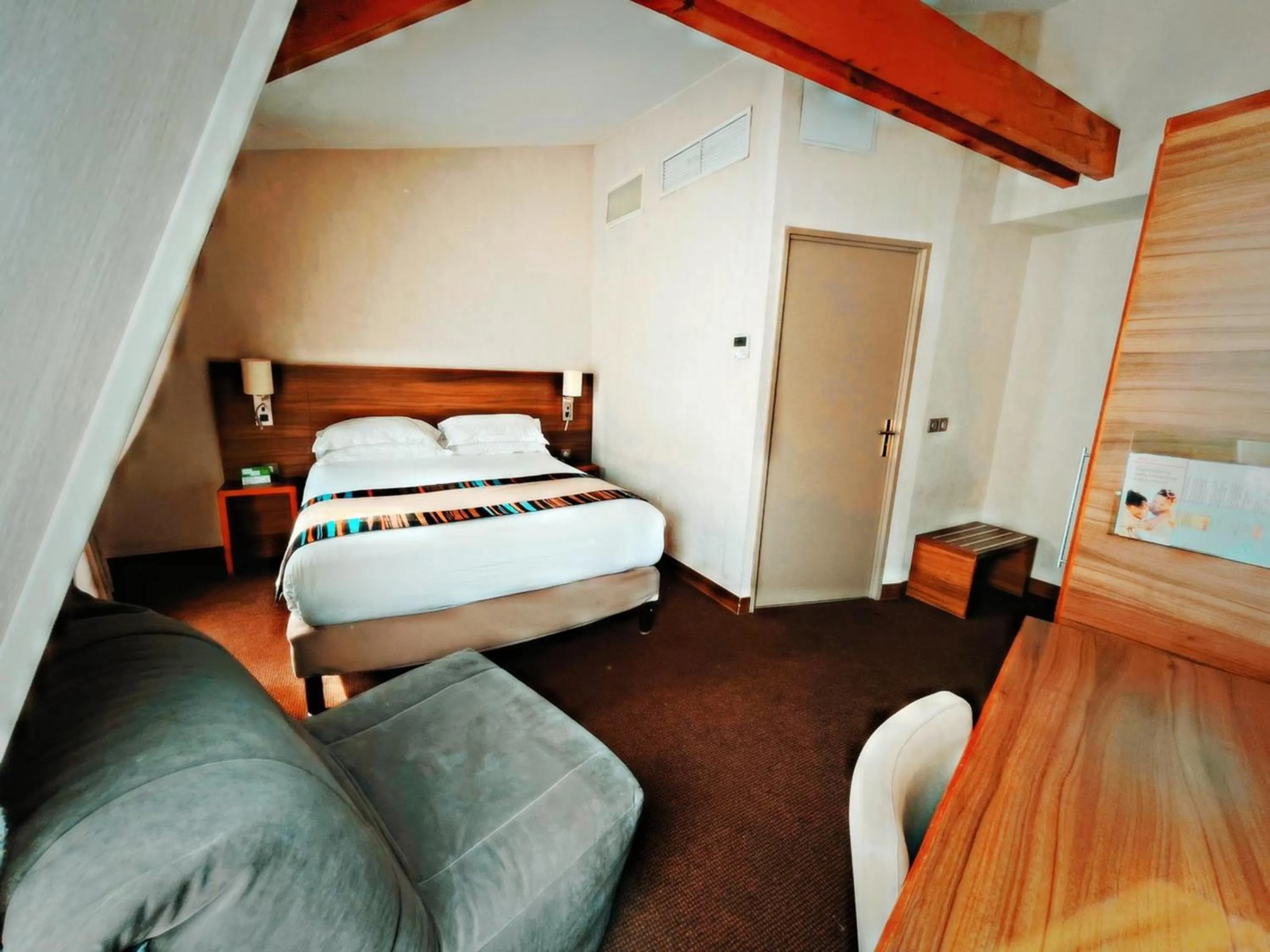 Photo of the whole room, Bed in Holiday Inn Paris Montmartre by IHG