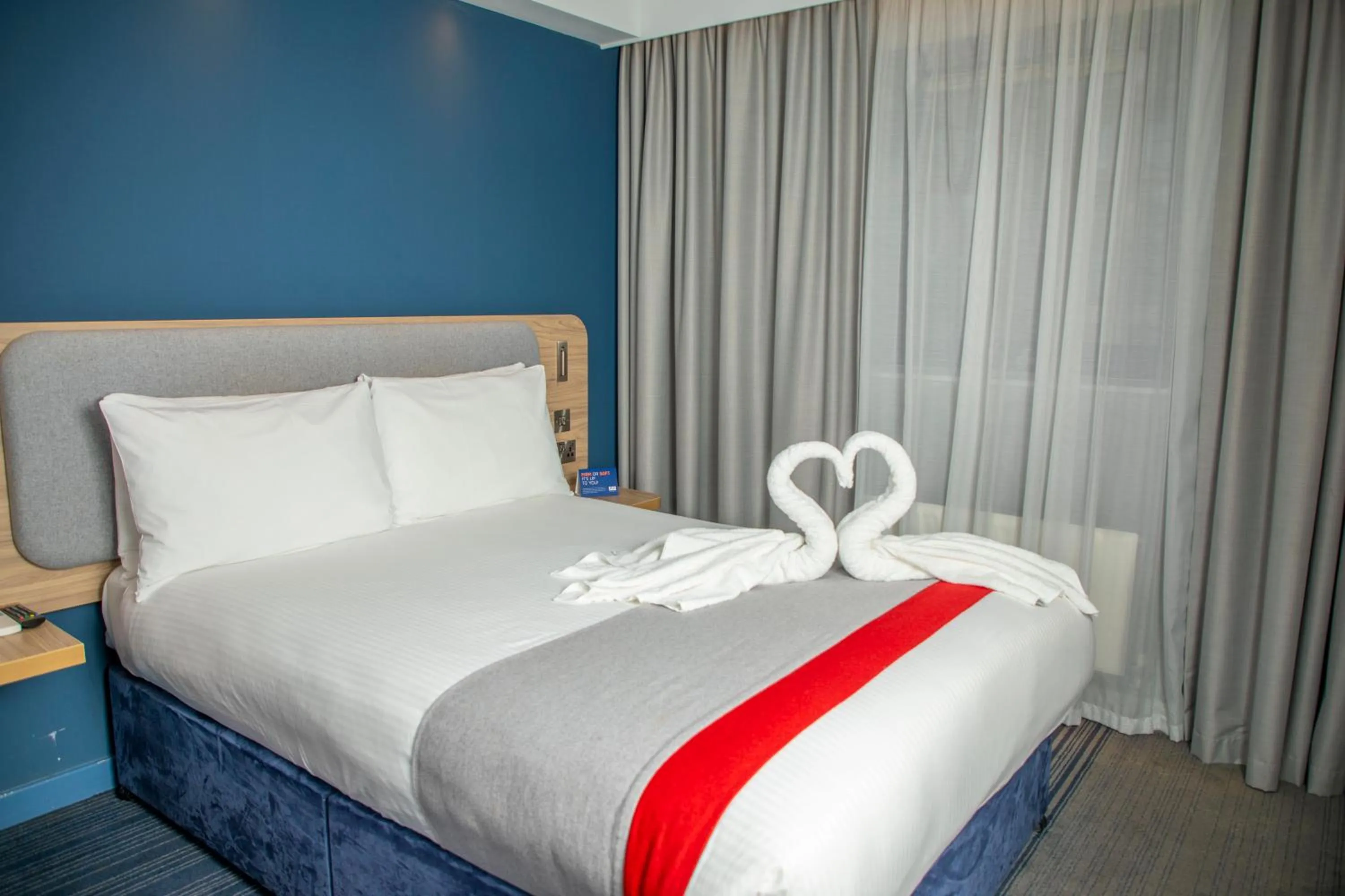 Bed in Holiday Inn Express Royal Docks by IHG