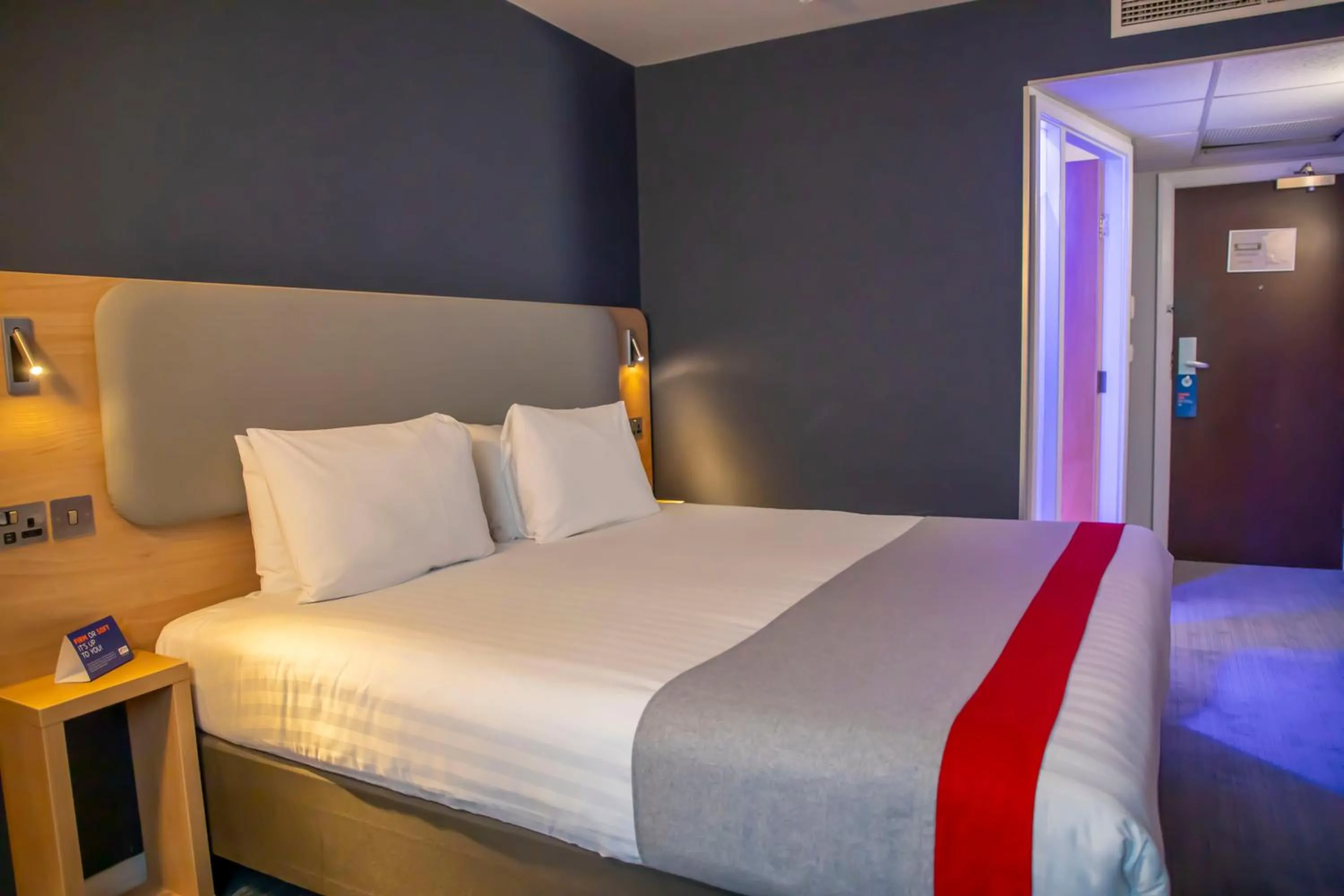 Bed in Holiday Inn Express Royal Docks by IHG