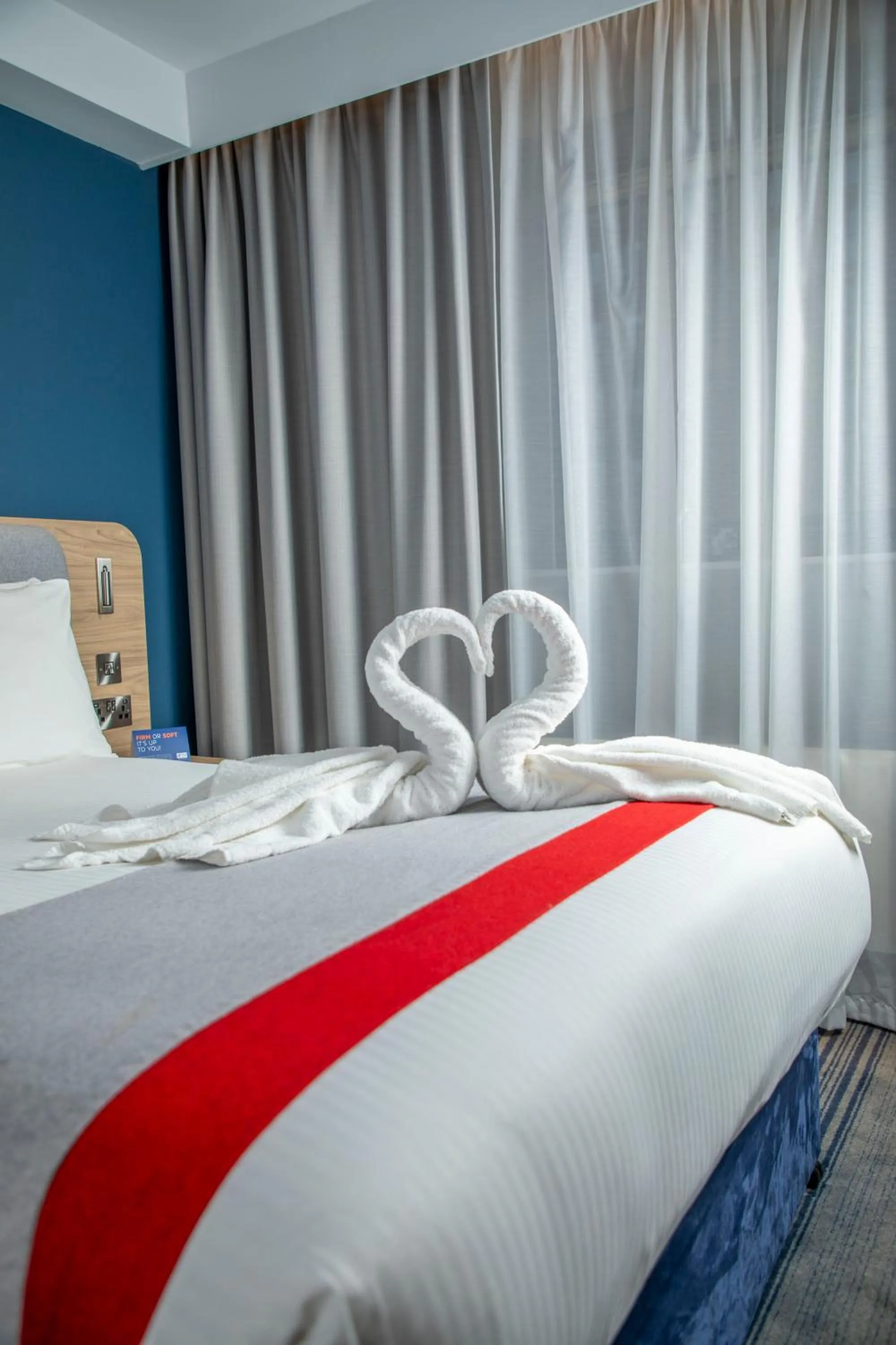 Bed in Holiday Inn Express Royal Docks by IHG