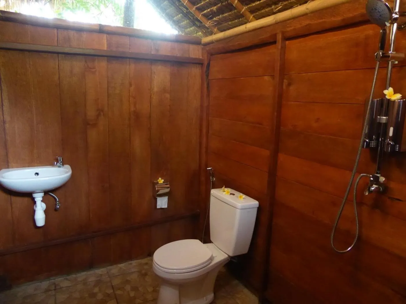 Bathroom in Shibui Garden Bungalows and Restaurant