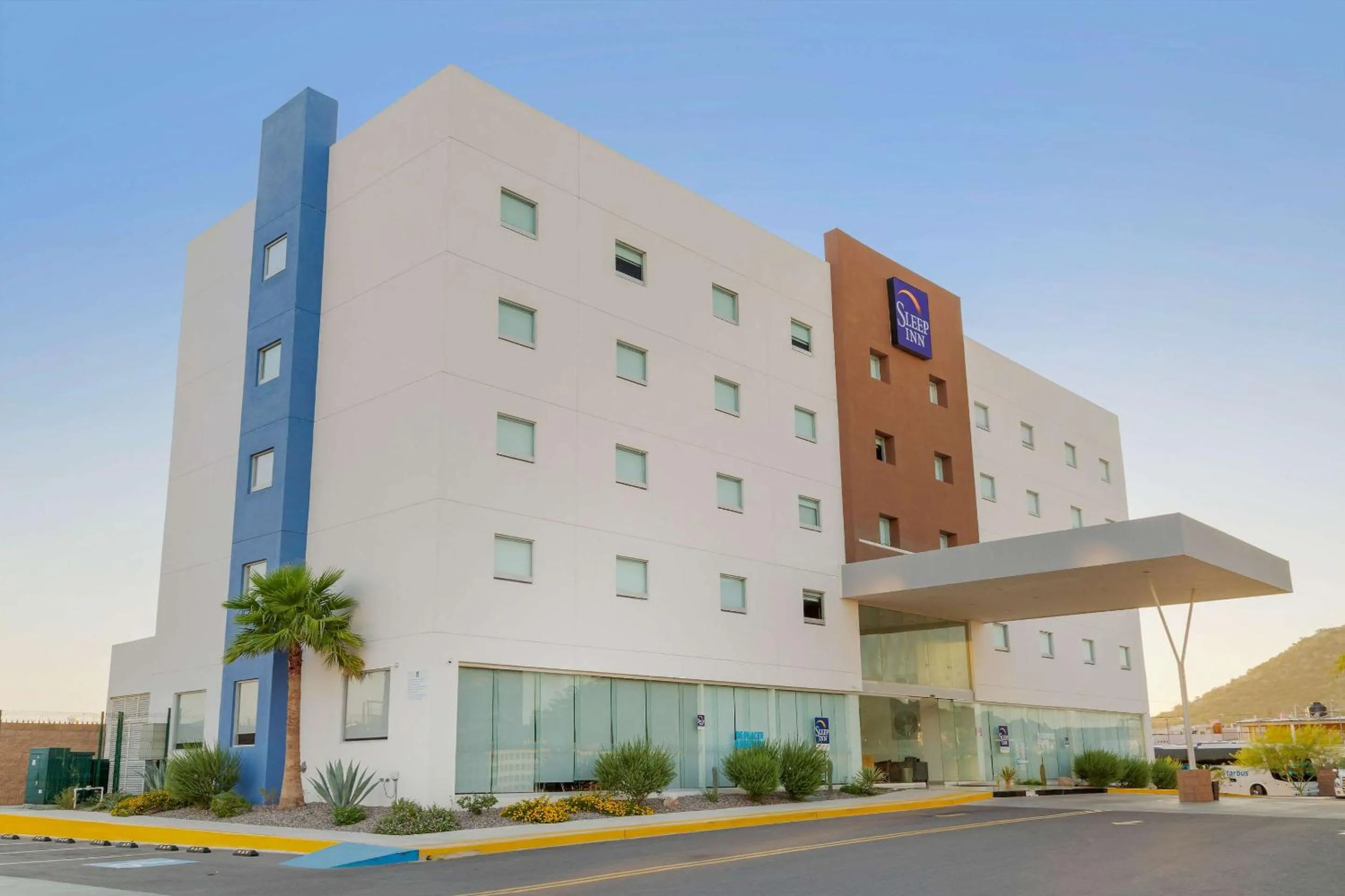 Property building in Sleep Inn Hermosillo