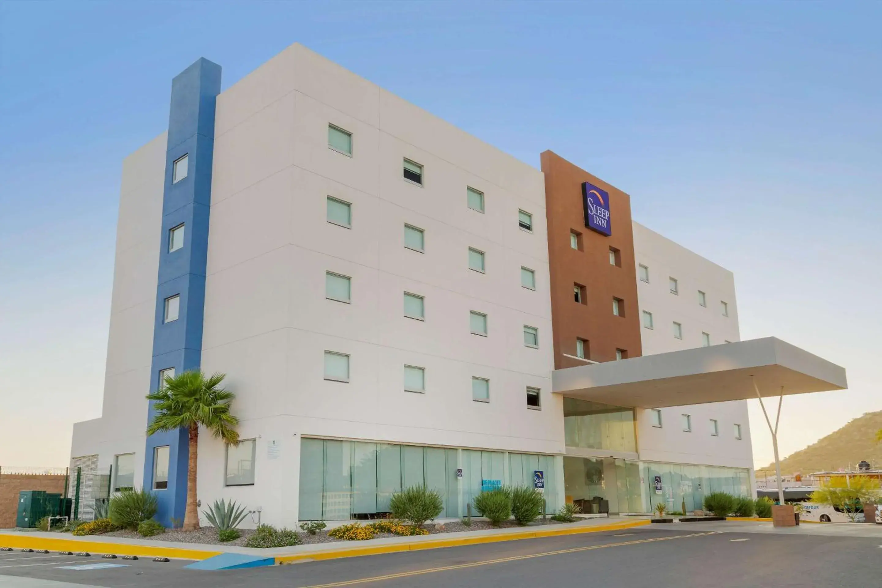 Property building in Sleep Inn Hermosillo Property building in Sleep Inn Hermosillo