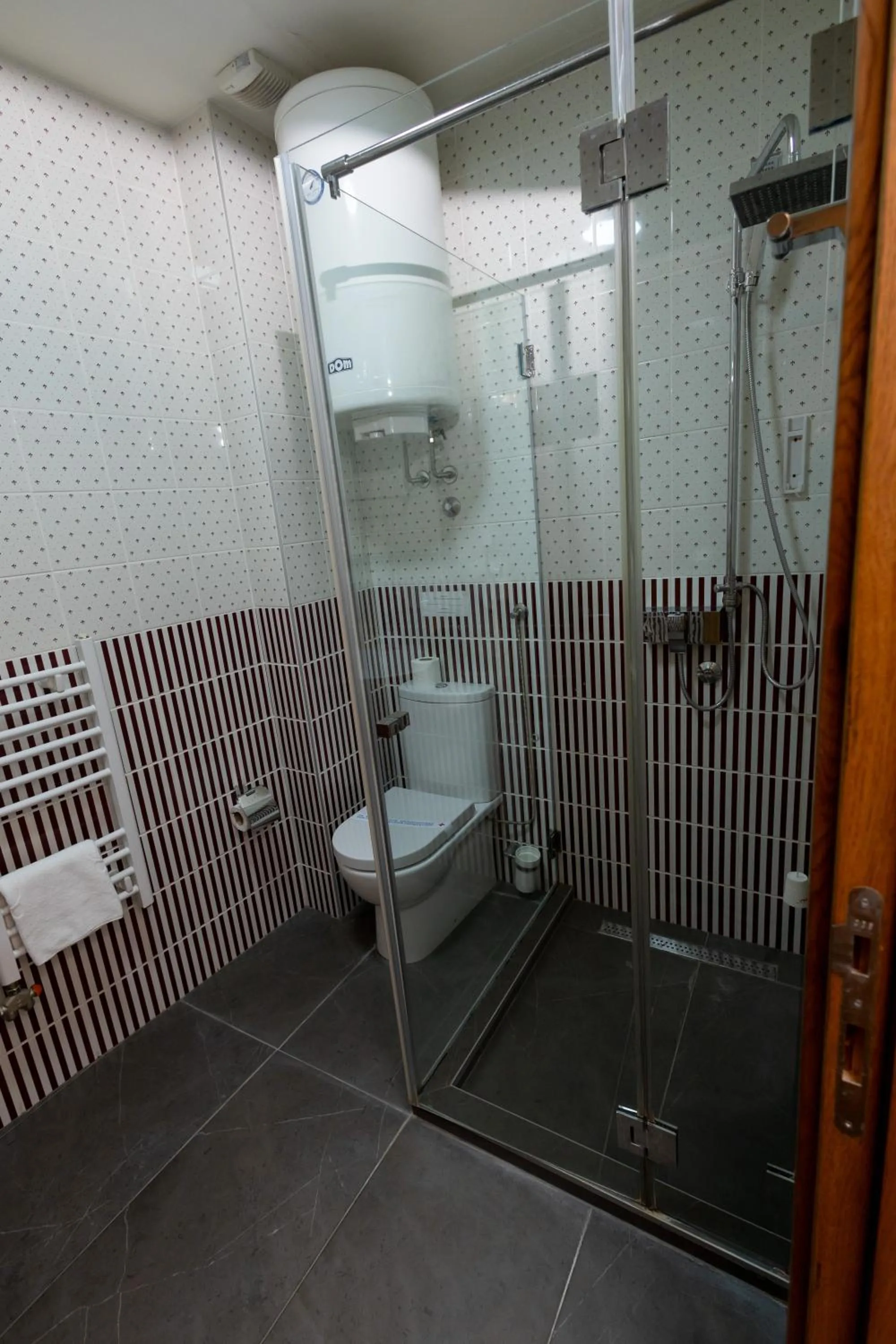 Shower in B&B Villa Panuka