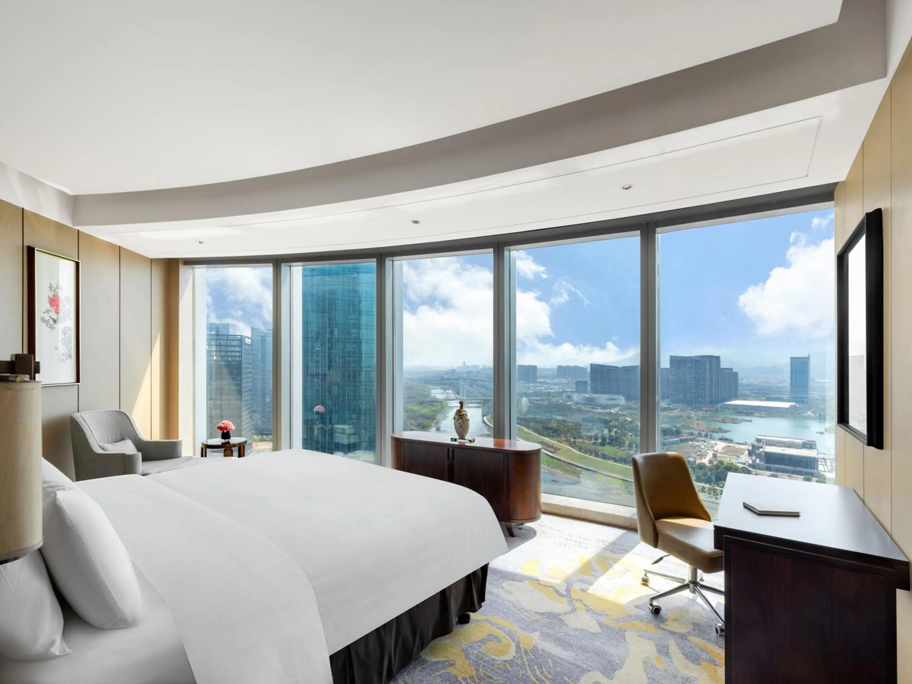 Bedroom, Bed in Shangri-La Yiwu - 3 Min To The Mall, Free Coffee At Lobby